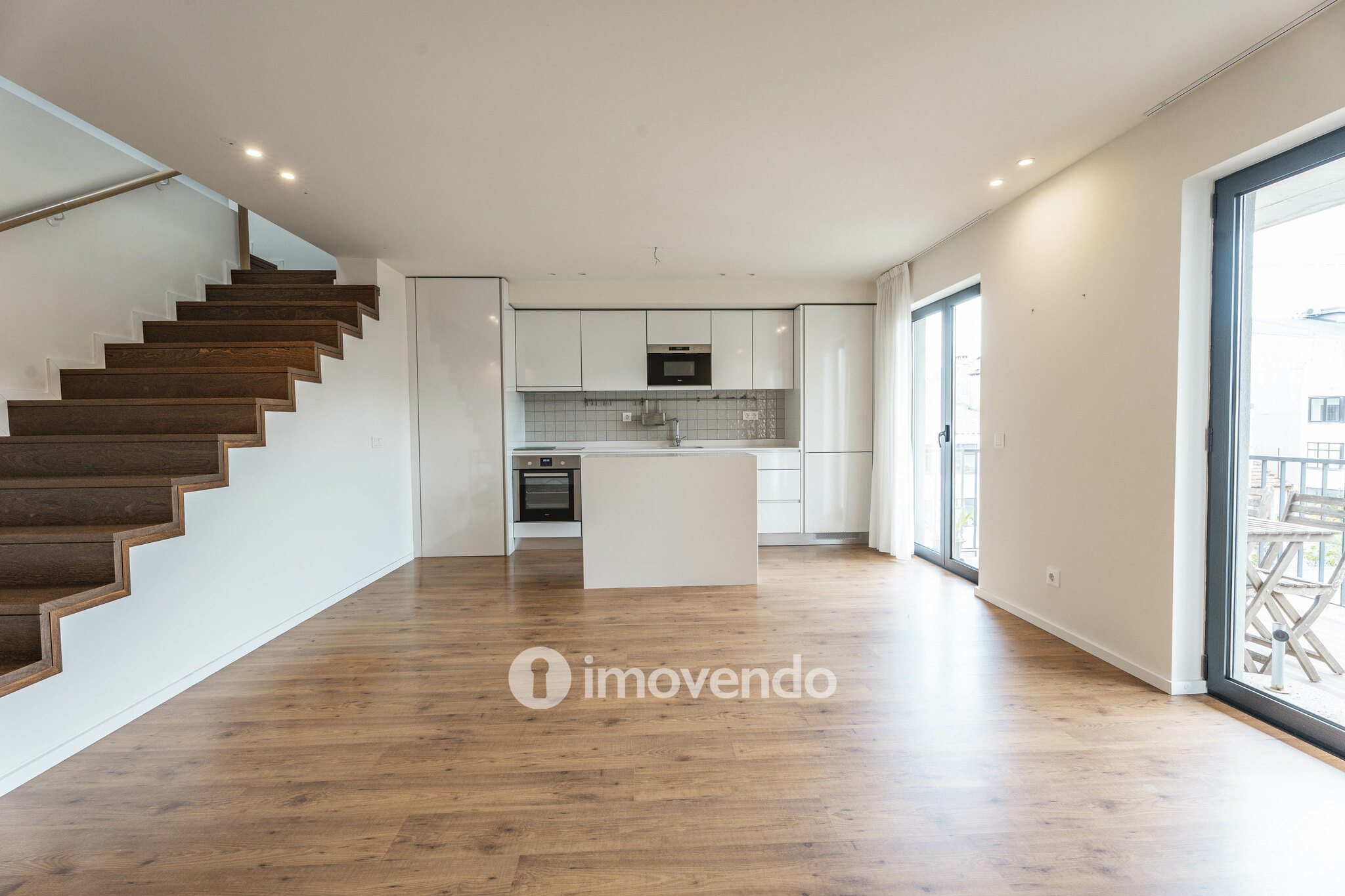 Apartamento T2+1 Duplex, com estacionamento, no Bonfim, Porto