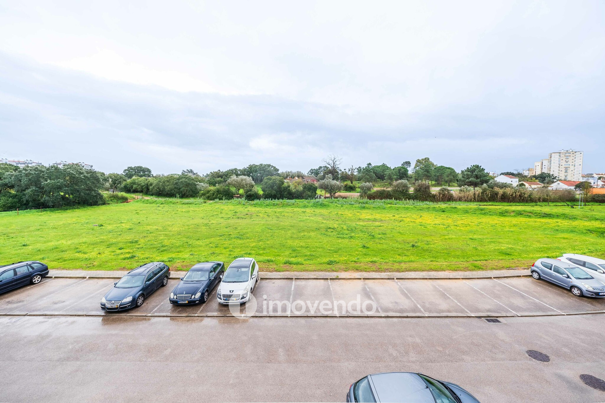 Andar de Moradia T2 Duplex, com garagem e logradouro, no Seixal