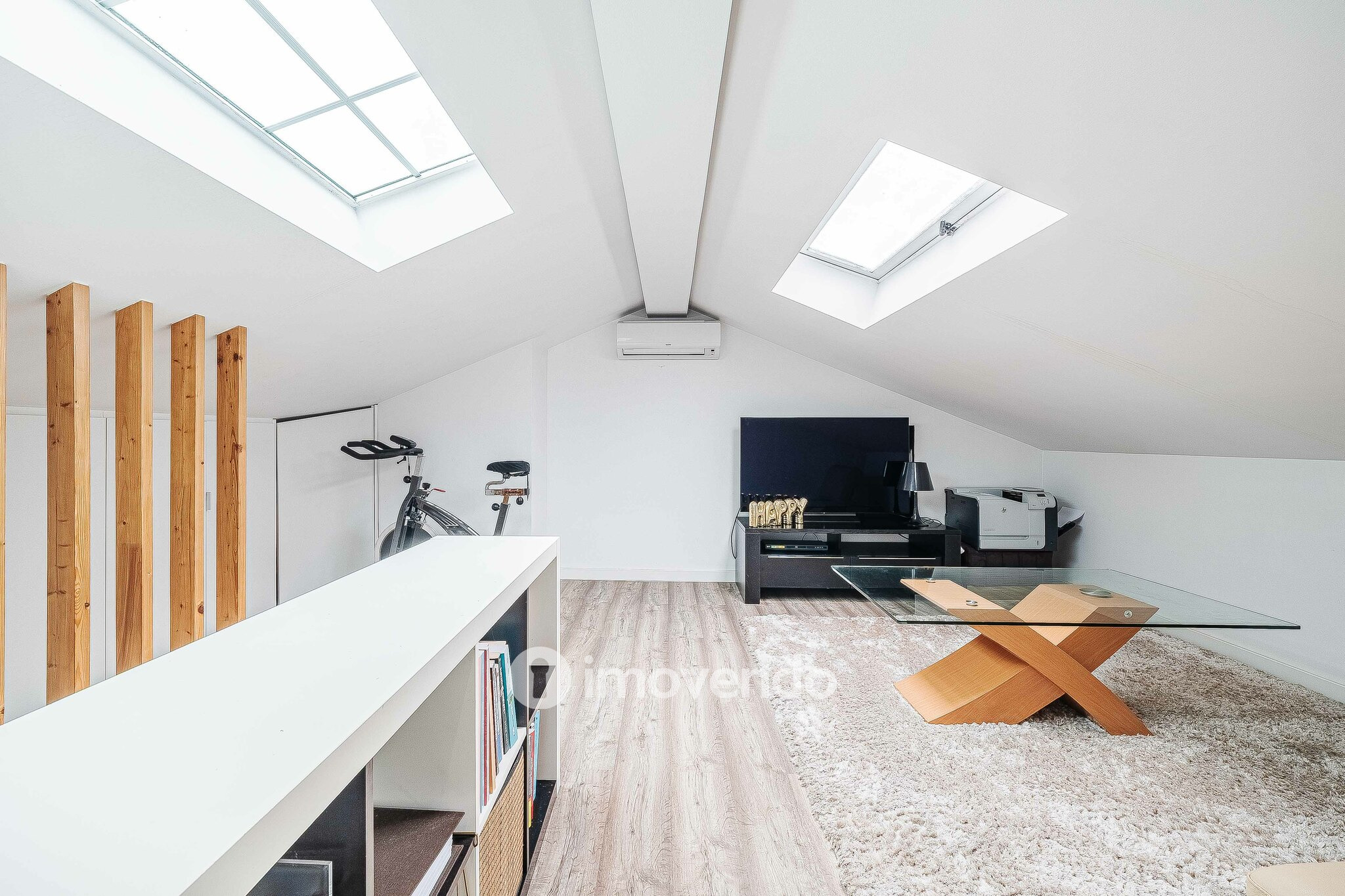 Andar de Moradia T2 Duplex, com garagem e logradouro, no Seixal