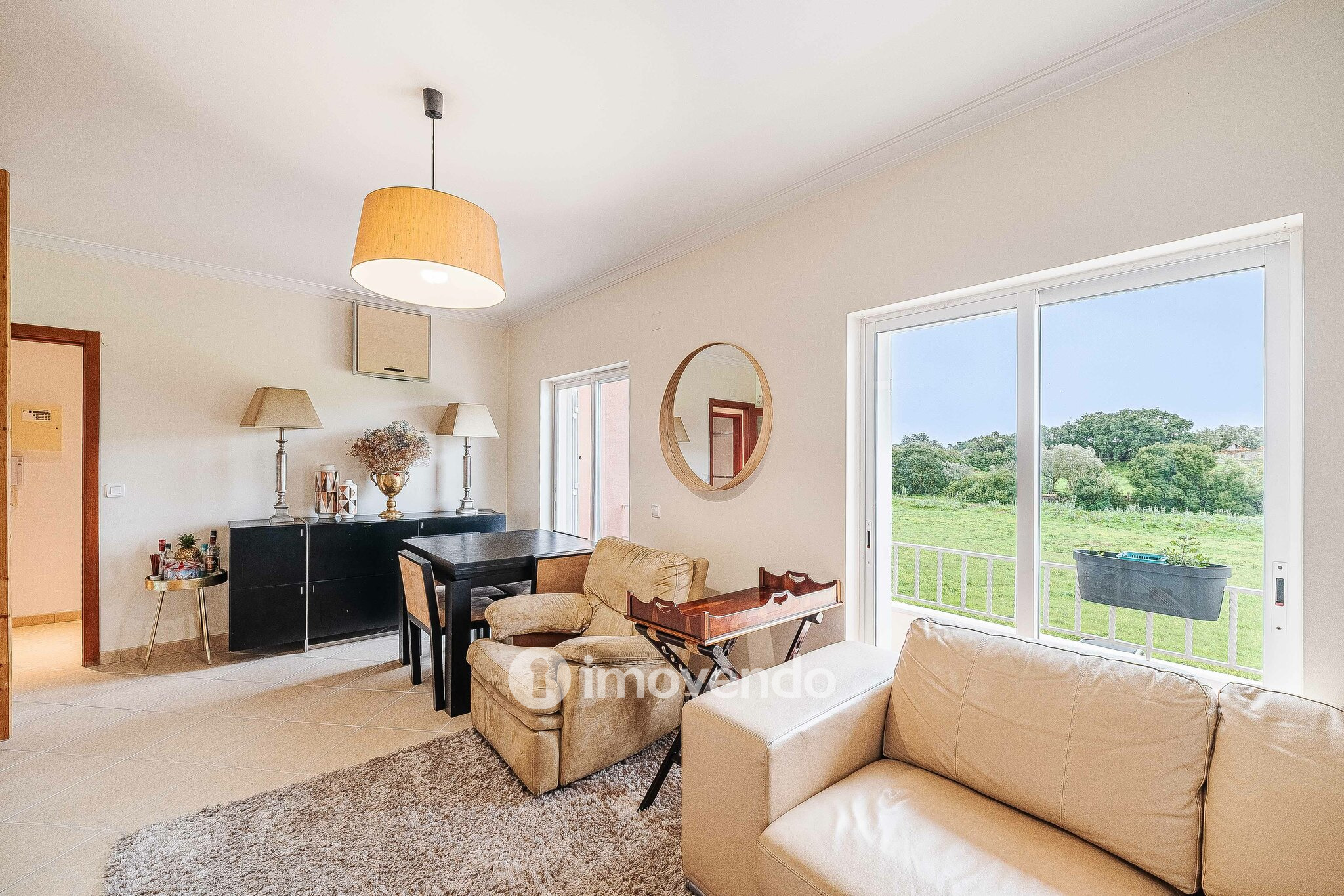 Andar de Moradia T2 Duplex, com garagem e logradouro, no Seixal