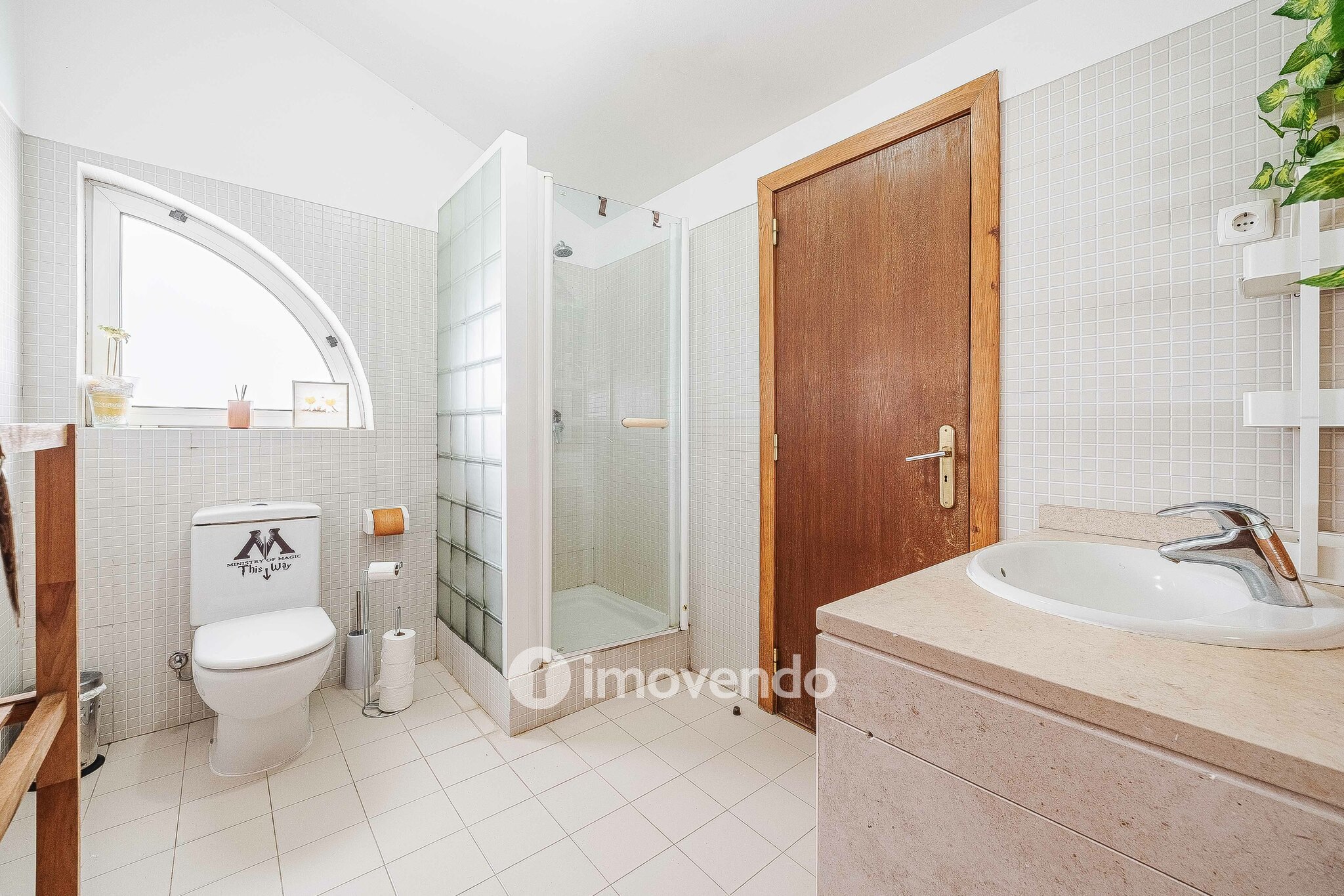 Moradia T5+2 com garagem, em condomínio com piscina, em Murches