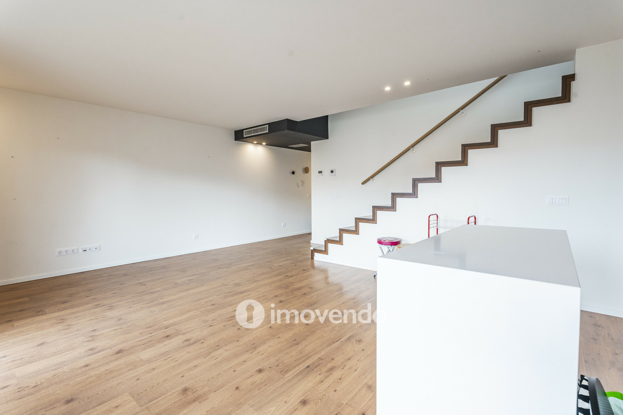 Apartamento T2+1 Duplex, com estacionamento, no Bonfim, Porto