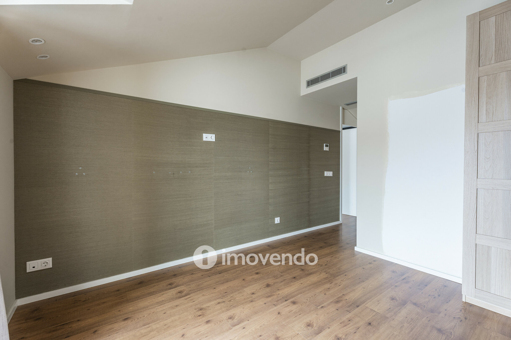 Apartamento T2+1 Duplex, com estacionamento, no Bonfim, Porto