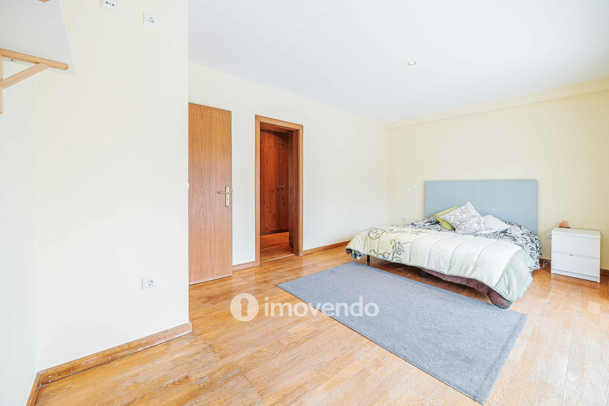 Moradia T5+2 com garagem, em condomínio com piscina, em Murches