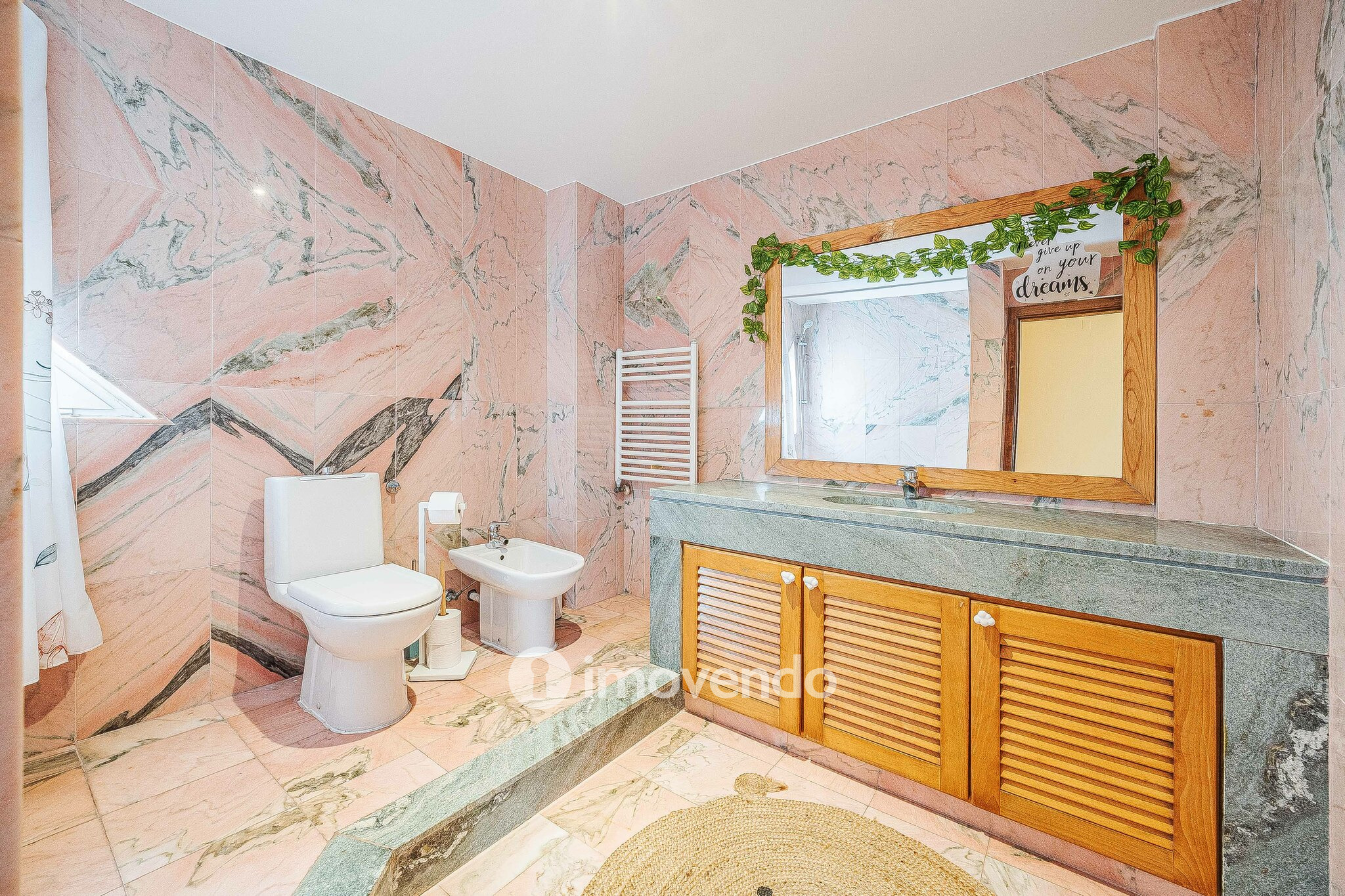 Moradia T5+2 com garagem, em condomínio com piscina, em Murches