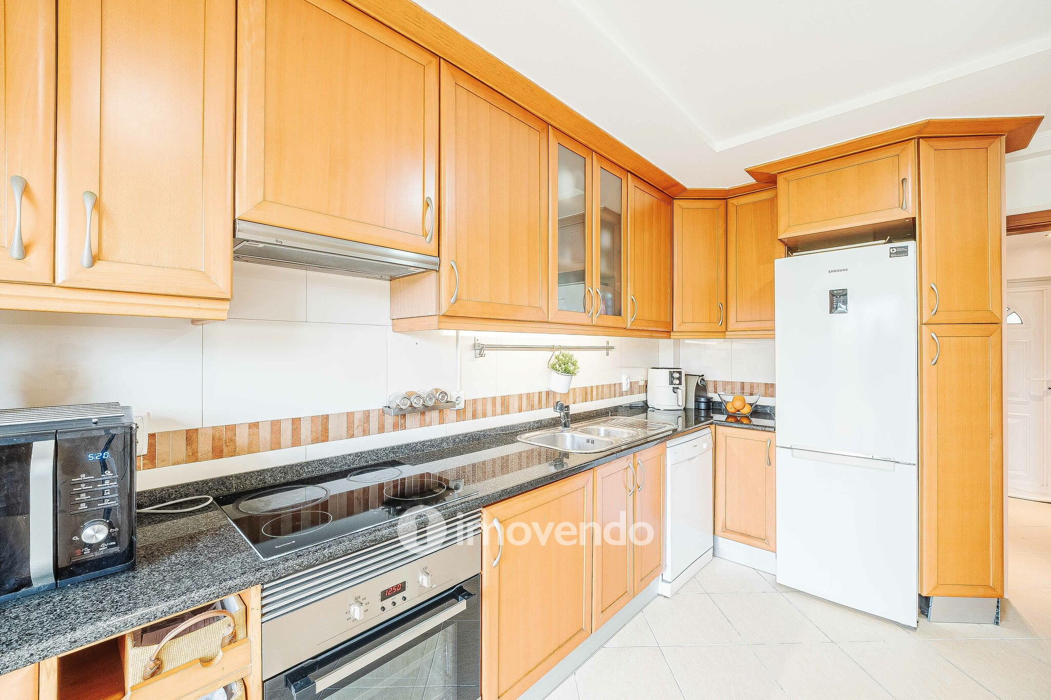 Andar de Moradia T2 Duplex, com garagem e logradouro, no Seixal