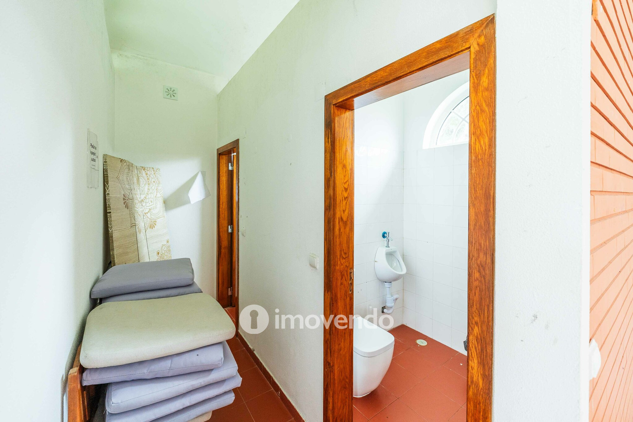 Moradia T5+2 com garagem, em condomínio com piscina, em Murches