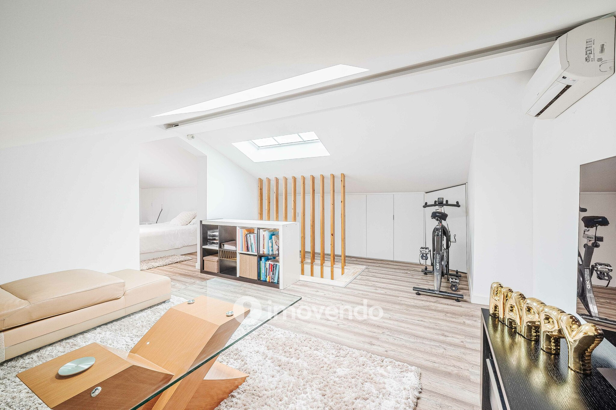 Andar de Moradia T2 Duplex, com garagem e logradouro, no Seixal