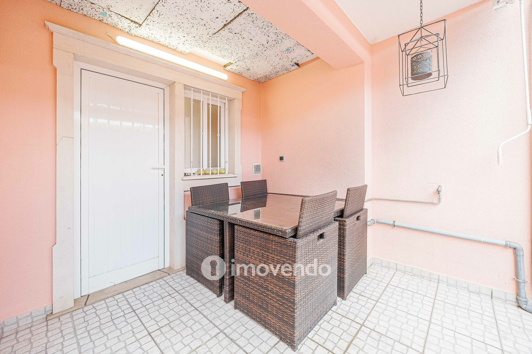 Andar de Moradia T2 Duplex, com garagem e logradouro, no Seixal