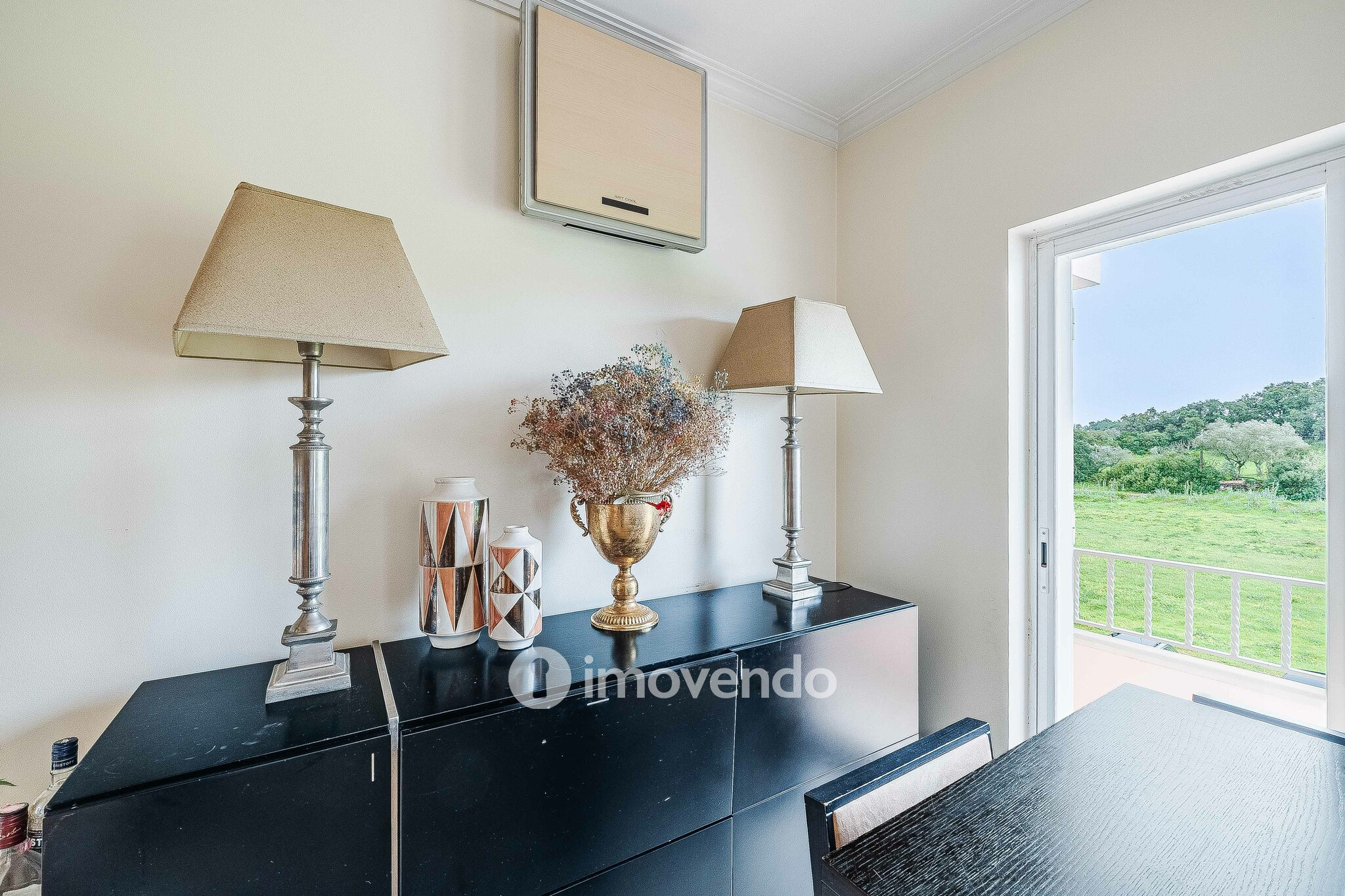 Andar de Moradia T2 Duplex, com garagem e logradouro, no Seixal