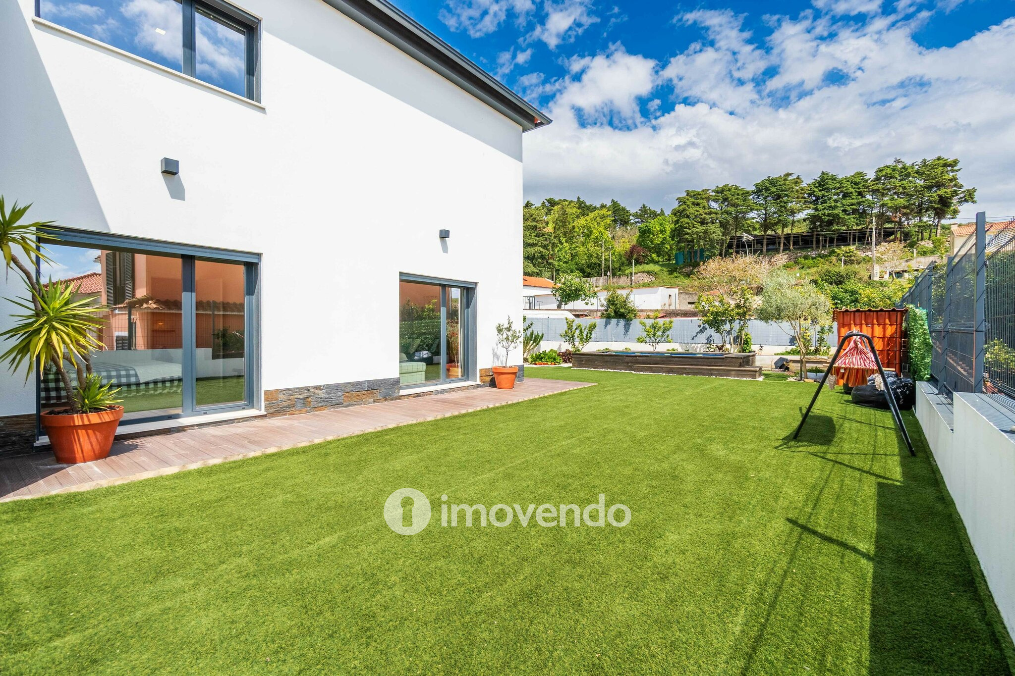Moradia T5 exclusiva, com piscina e garagem, no Milharado, Mafra