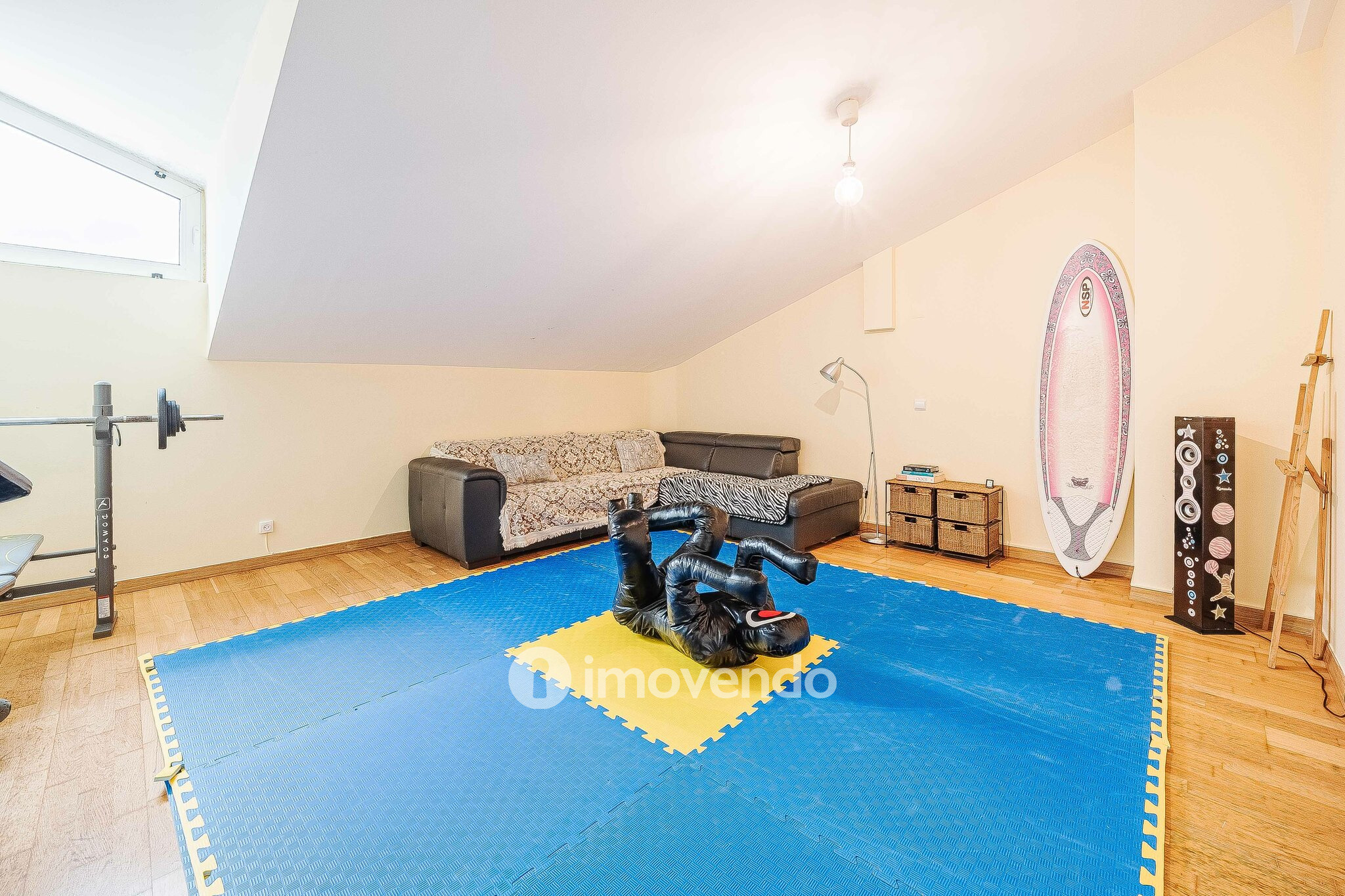 Moradia T5+2 com garagem, em condomínio com piscina, em Murches