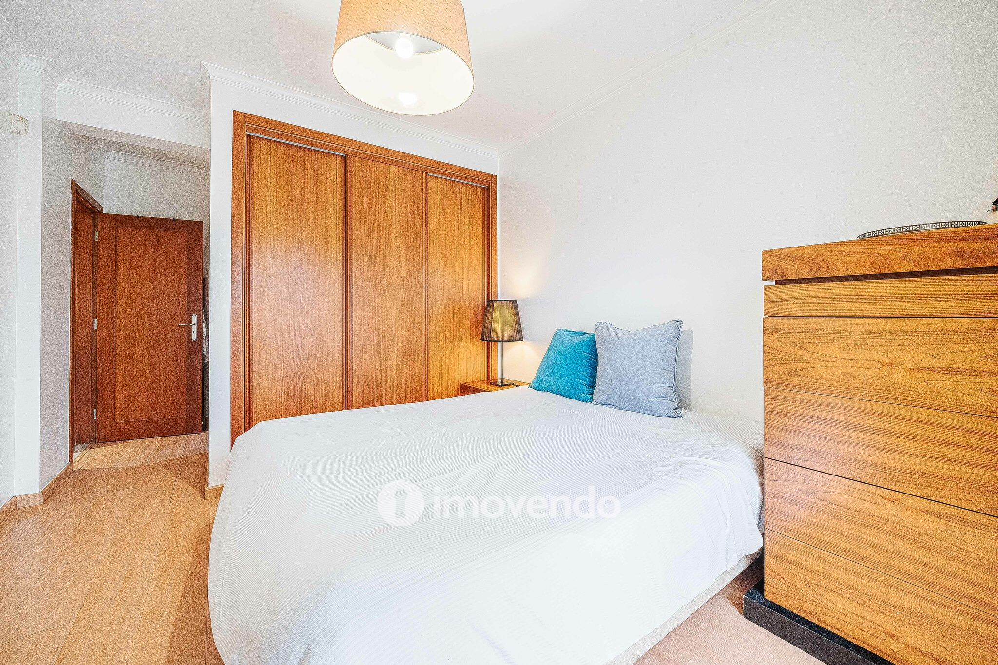 Andar de Moradia T2 Duplex, com garagem e logradouro, no Seixal