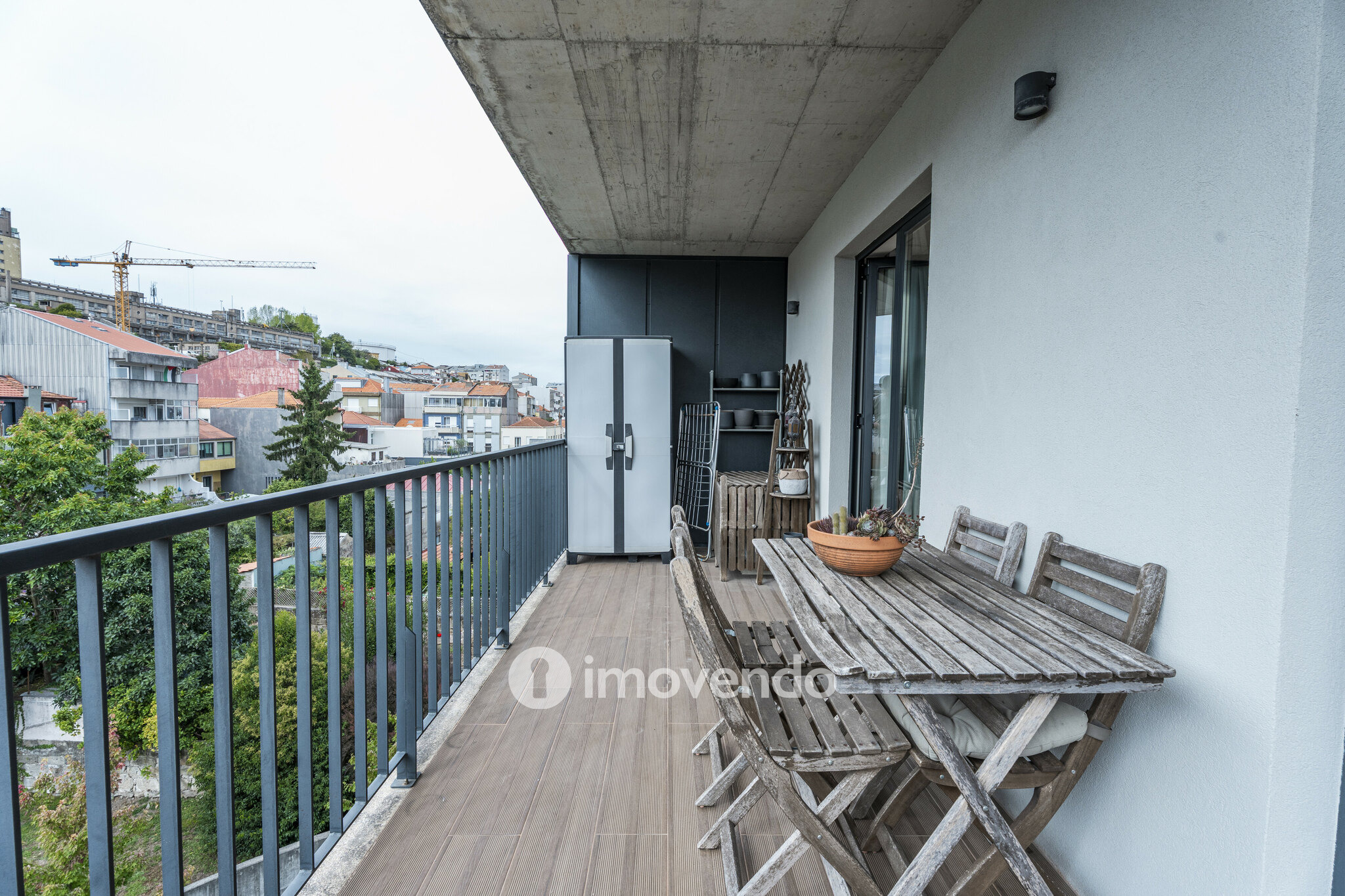Apartamento T2+1 Duplex, com estacionamento, no Bonfim, Porto