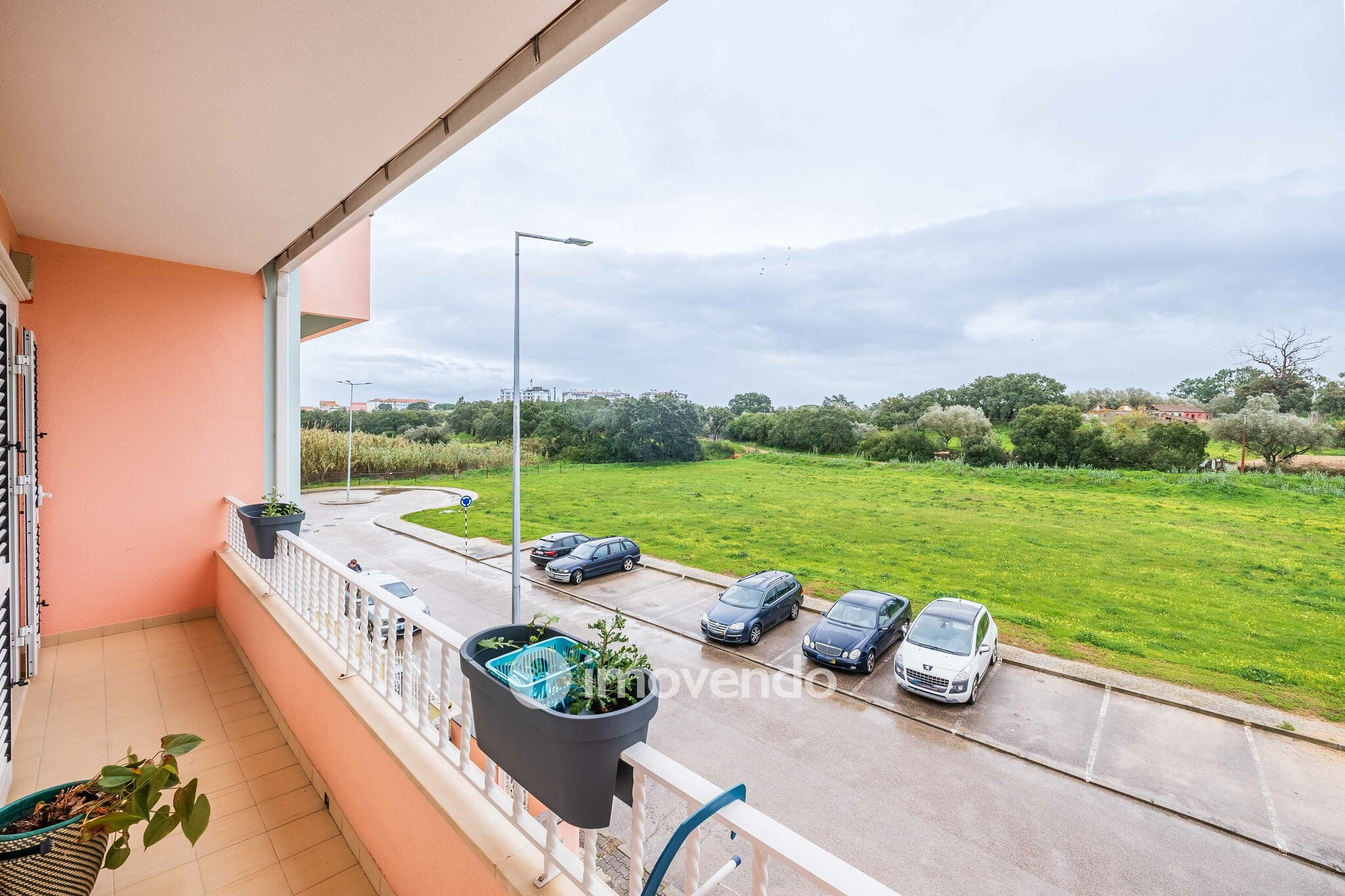 Andar de Moradia T2 Duplex, com garagem e logradouro, no Seixal