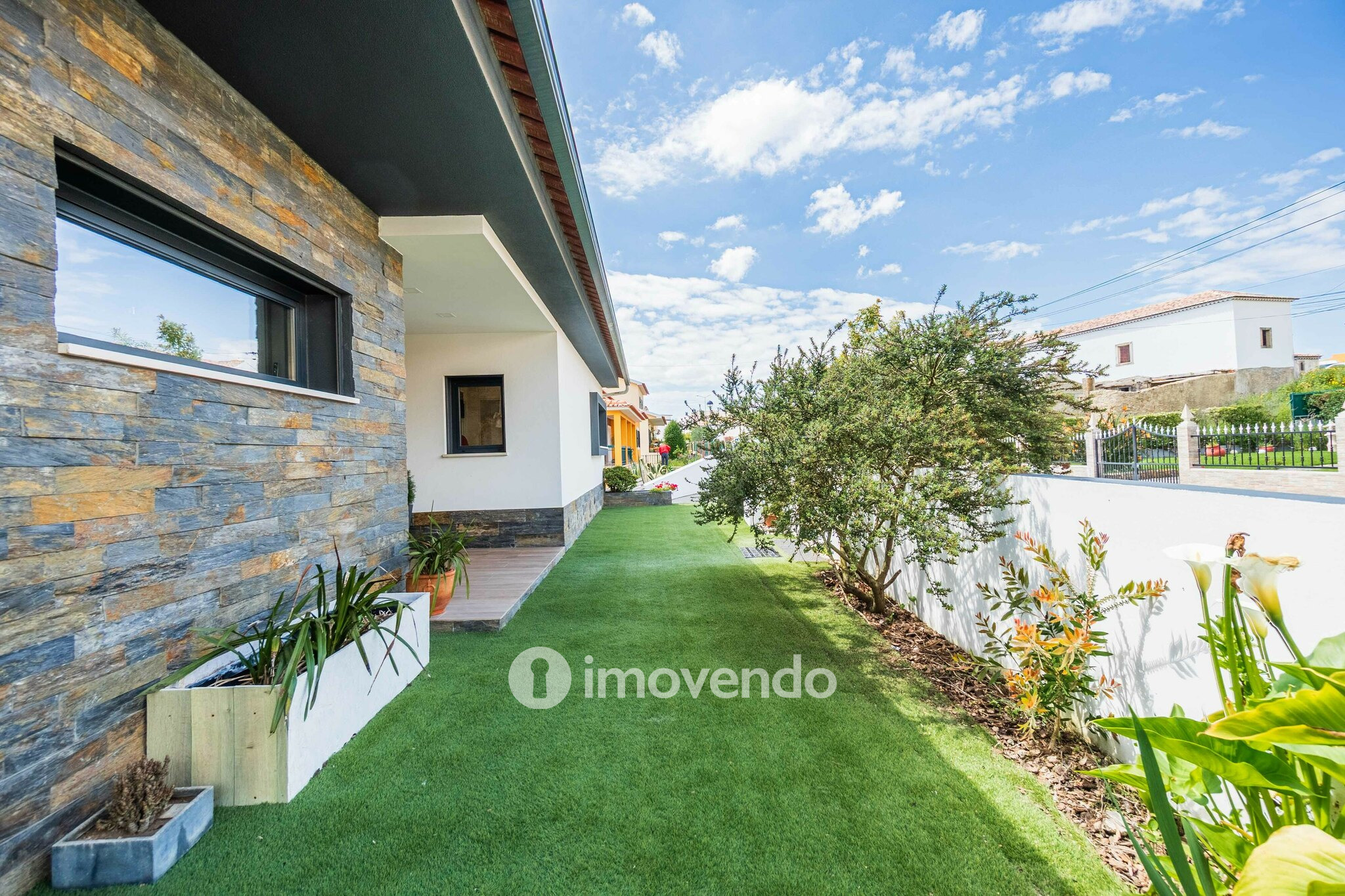 Moradia T5 exclusiva, com piscina e garagem, no Milharado, Mafra