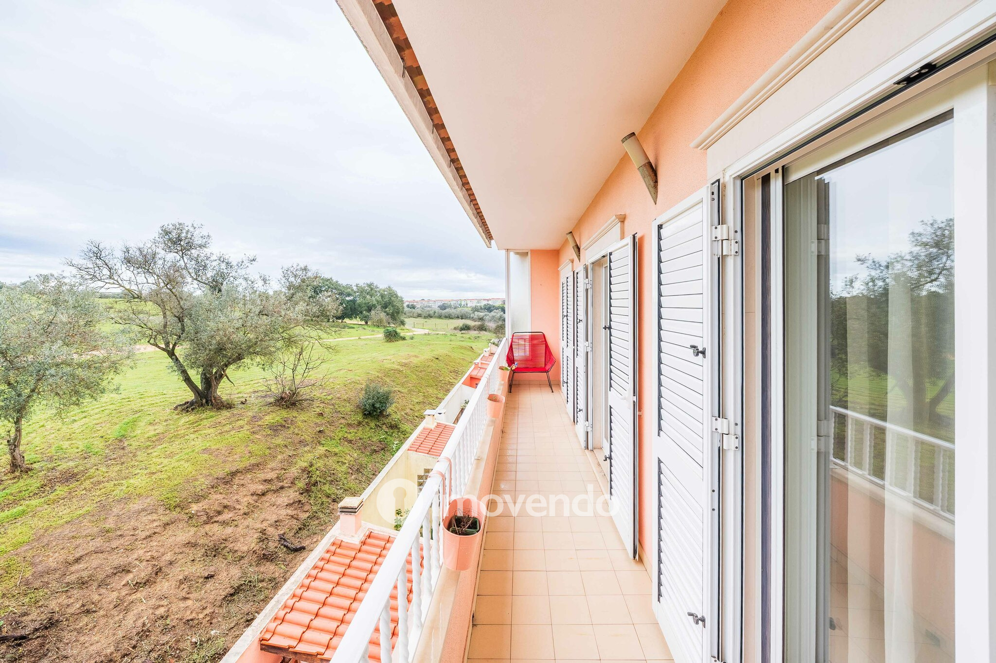 Andar de Moradia T2 Duplex, com garagem e logradouro, no Seixal