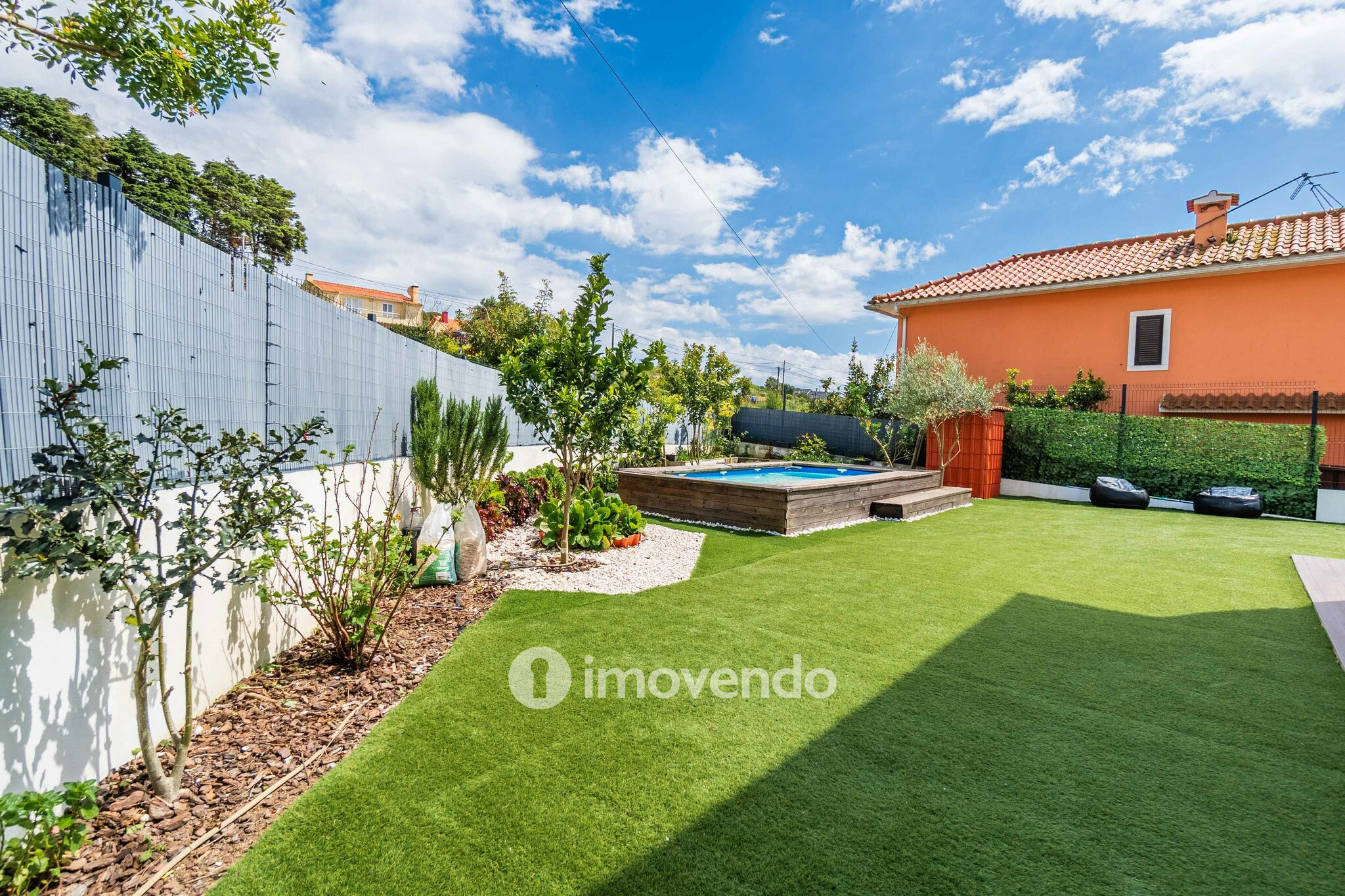 Moradia T5 exclusiva, com piscina e garagem, no Milharado, Mafra