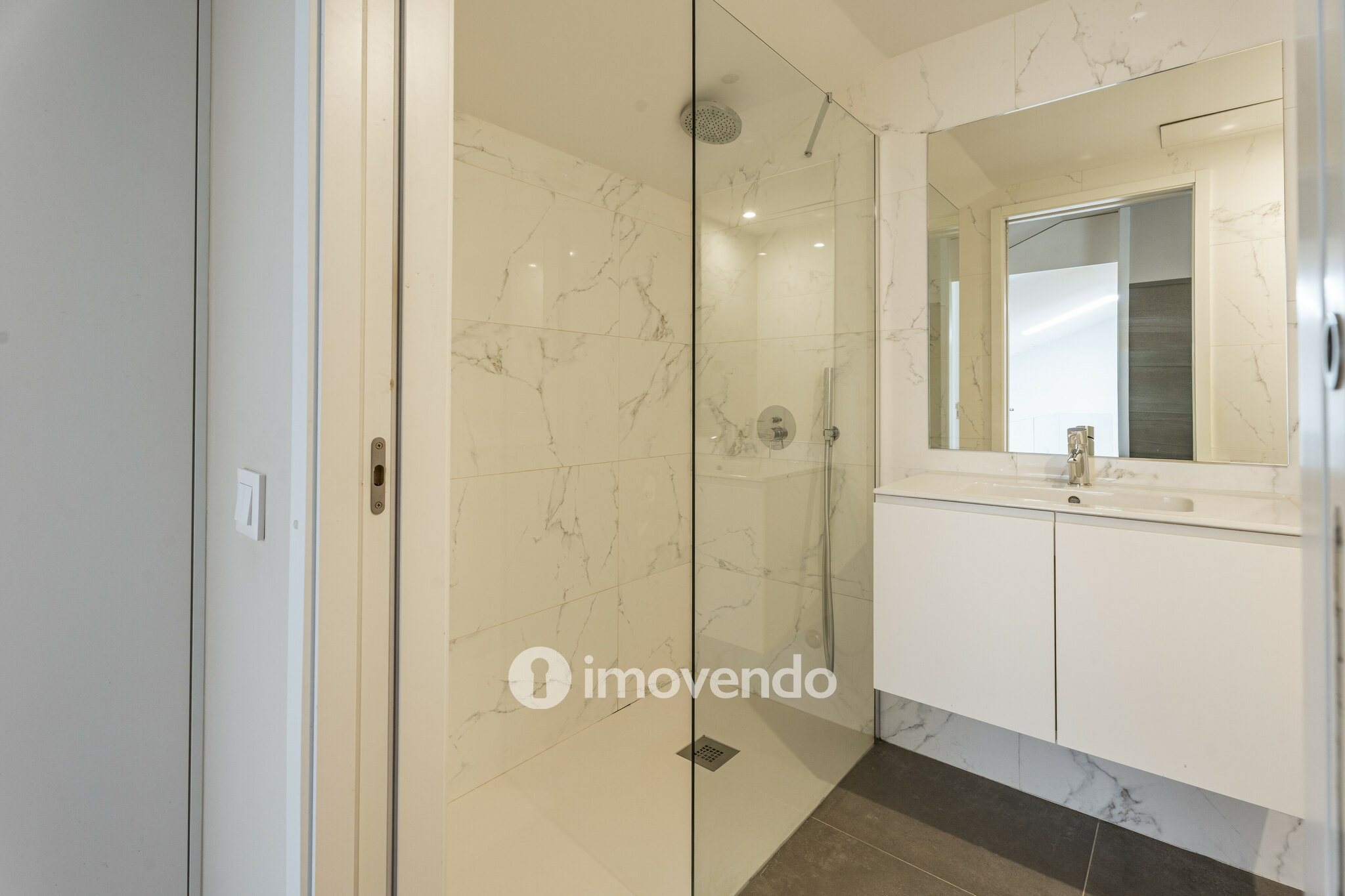 Apartamento T2+1 Duplex, com estacionamento, no Bonfim, Porto