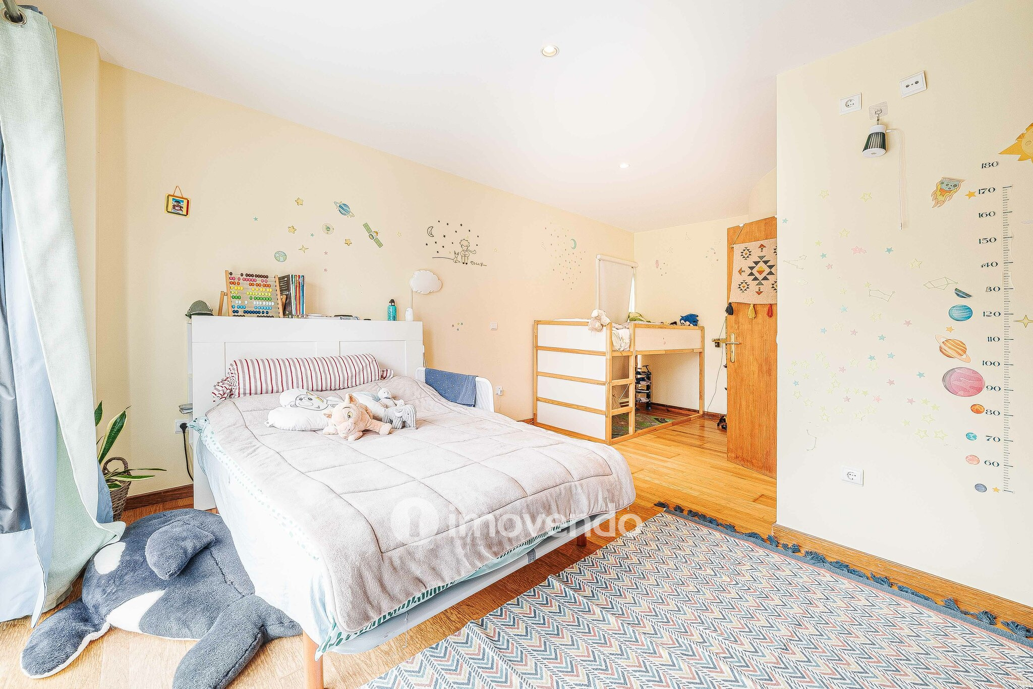 Moradia T5+2 com garagem, em condomínio com piscina, em Murches