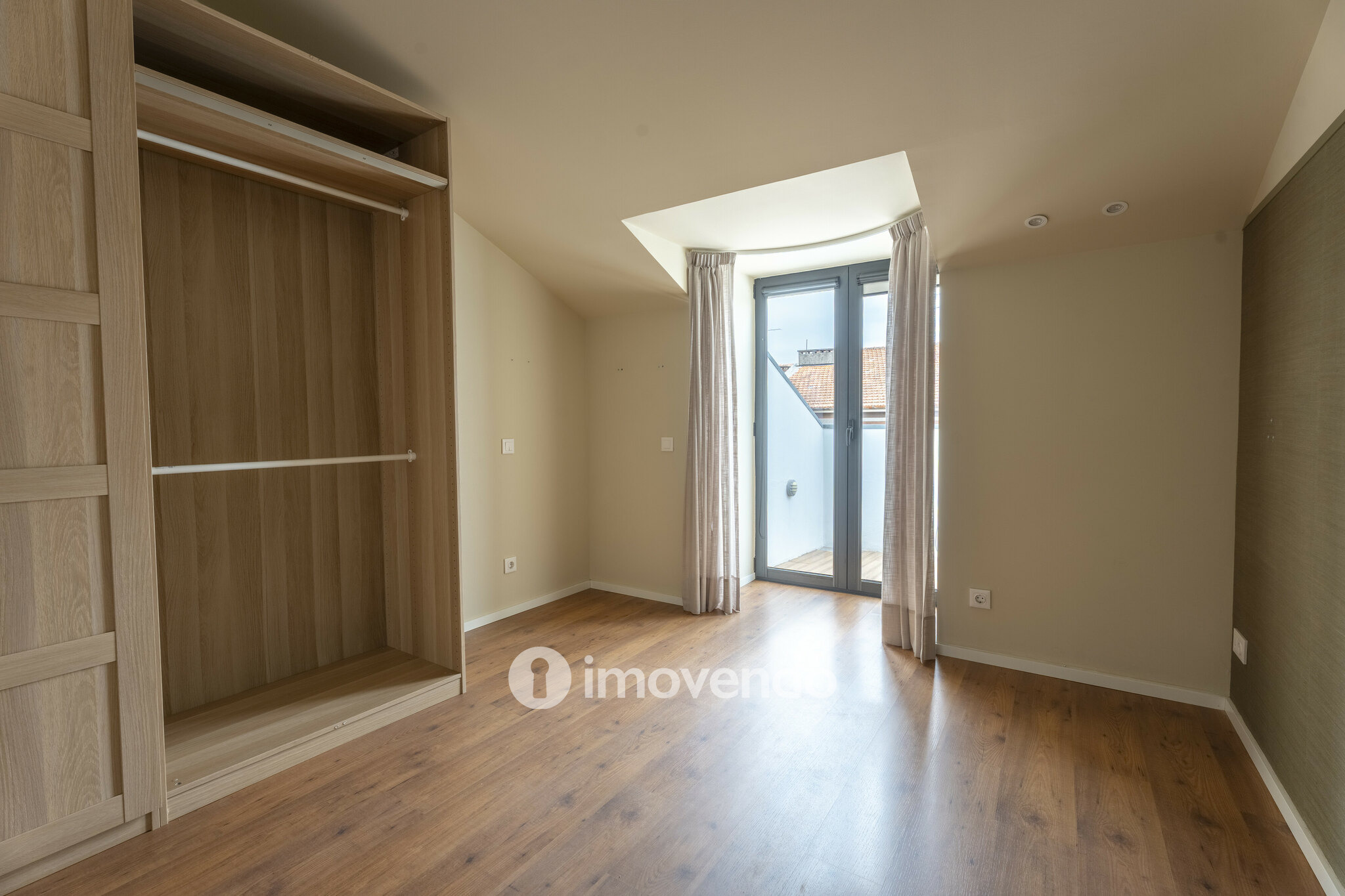 Apartamento T2+1 Duplex, com estacionamento, no Bonfim, Porto