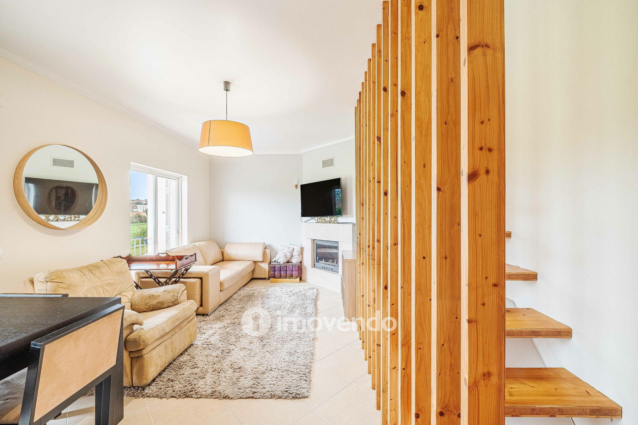 Andar de Moradia T2 Duplex, com garagem e logradouro, no Seixal