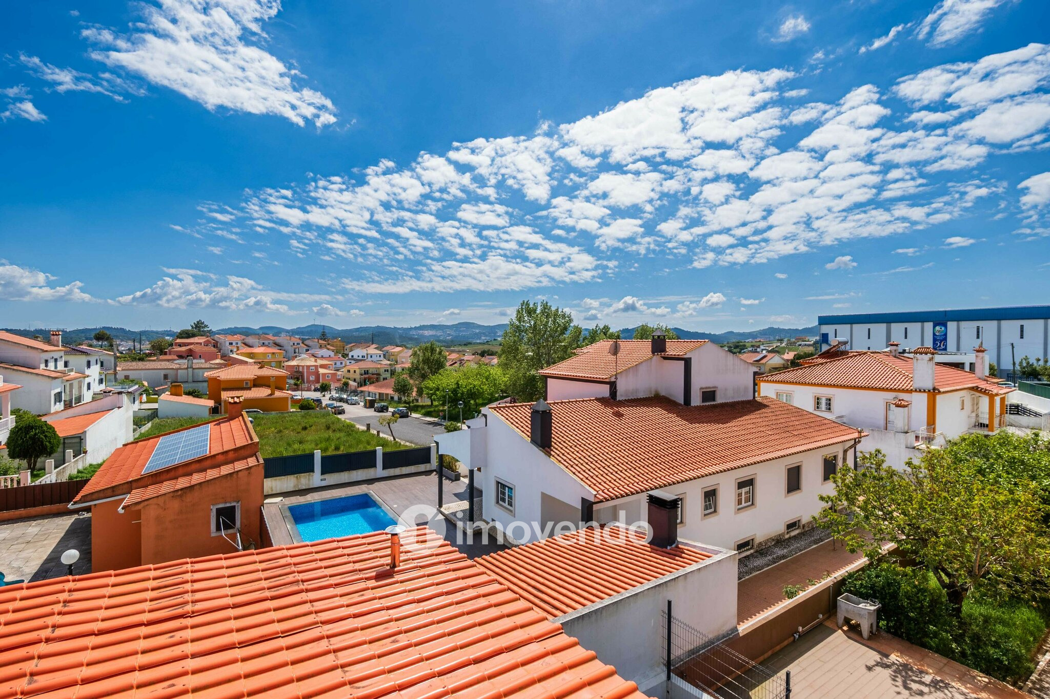 Moradia T5 exclusiva, com piscina e garagem, no Milharado, Mafra