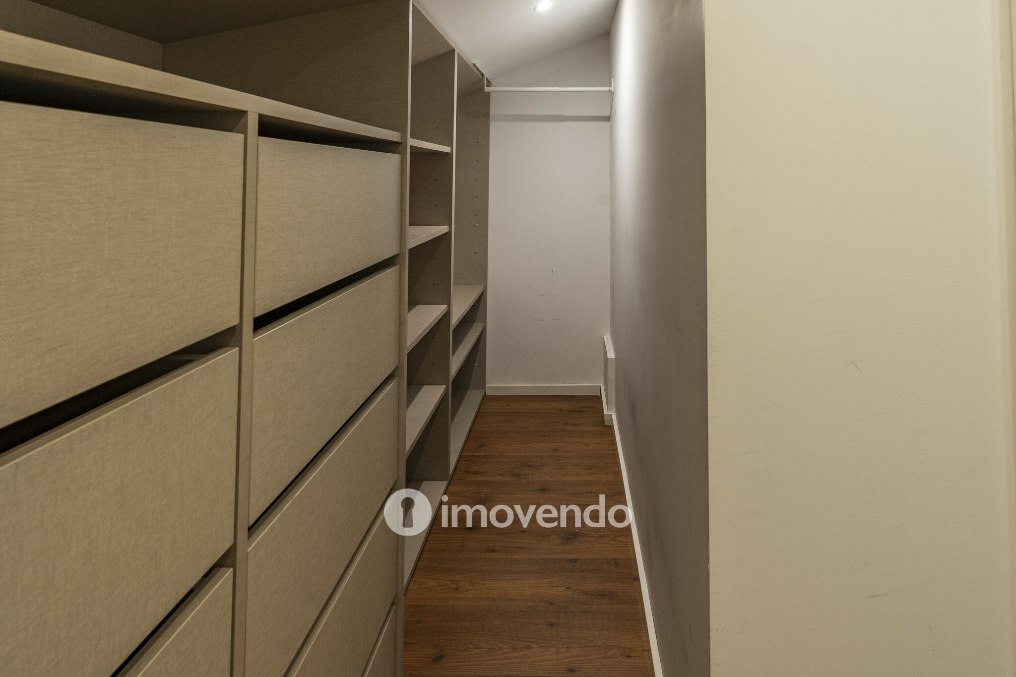 Apartamento T2+1 Duplex, com estacionamento, no Bonfim, Porto