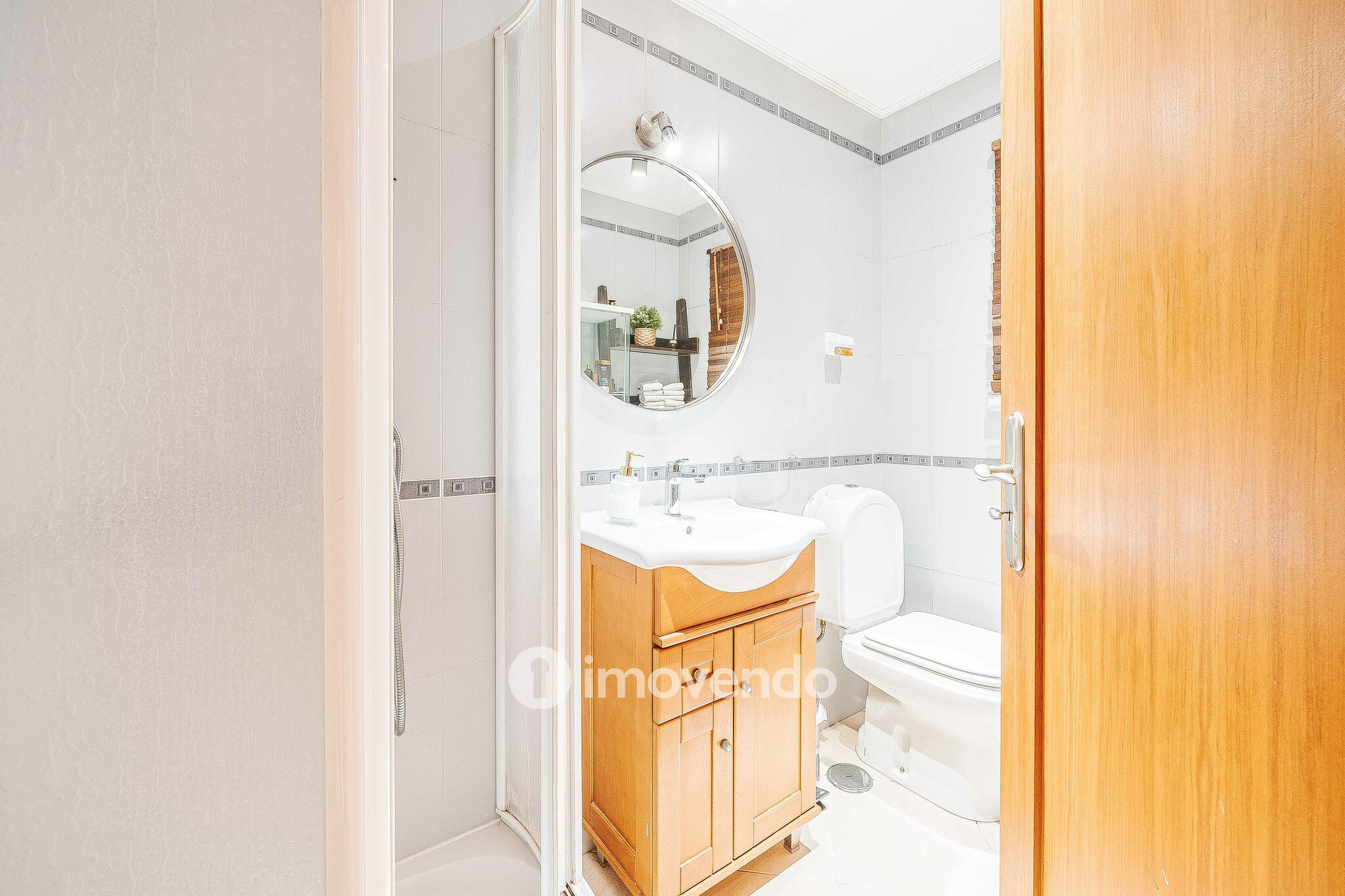 Andar de Moradia T2 Duplex, com garagem e logradouro, no Seixal