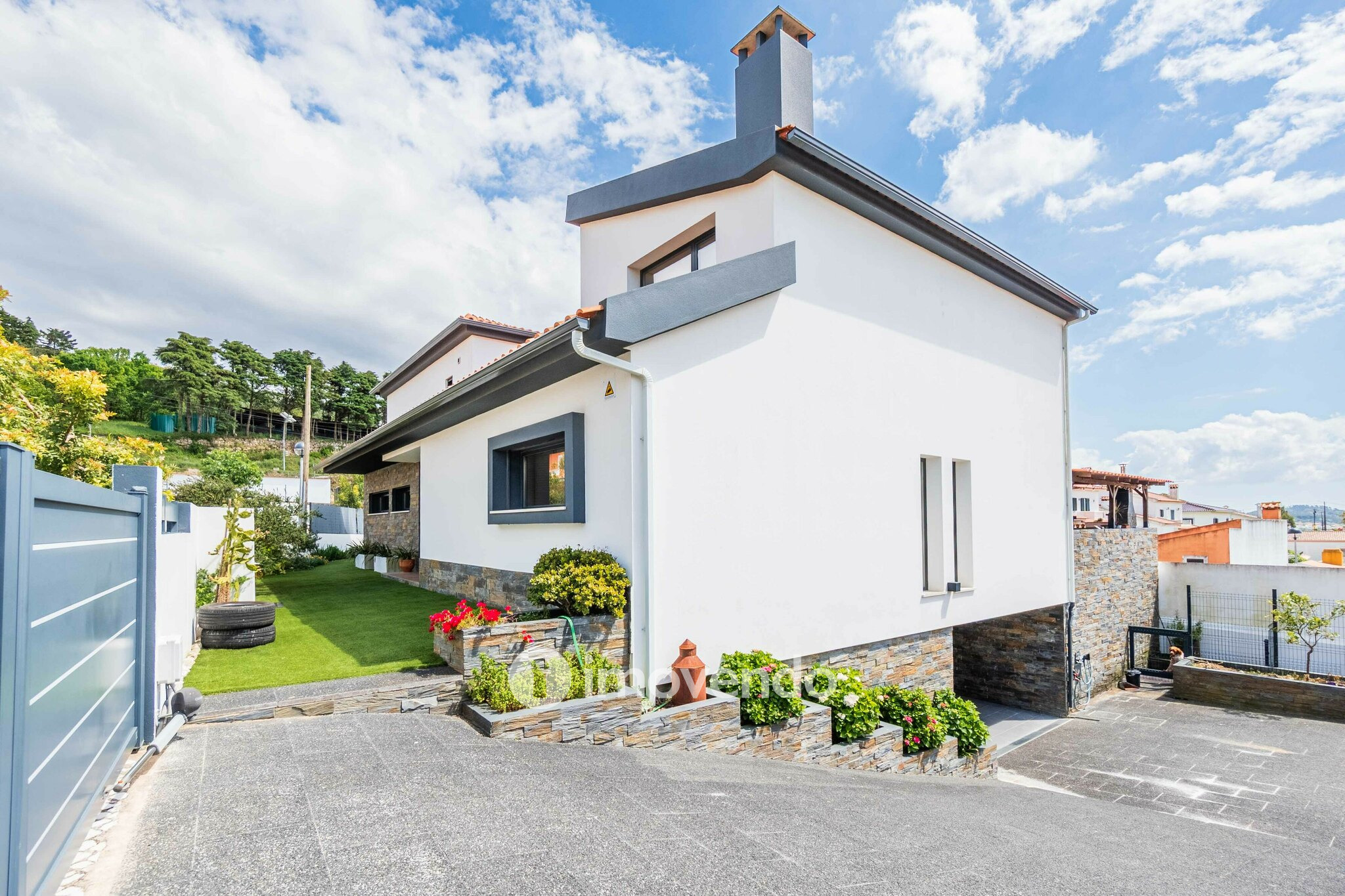 Moradia T5 exclusiva, com piscina e garagem, no Milharado, Mafra