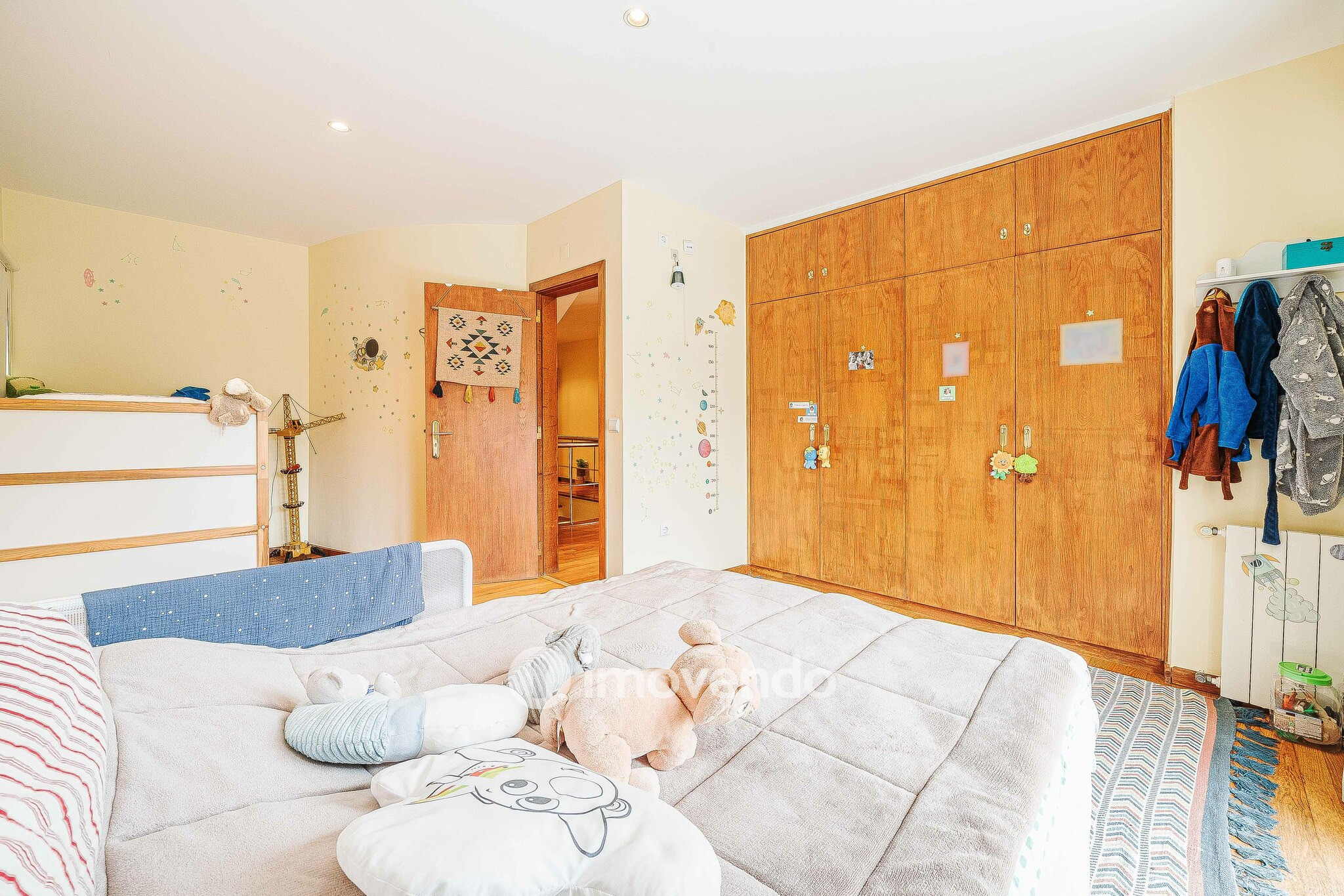 Moradia T5+2 com garagem, em condomínio com piscina, em Murches