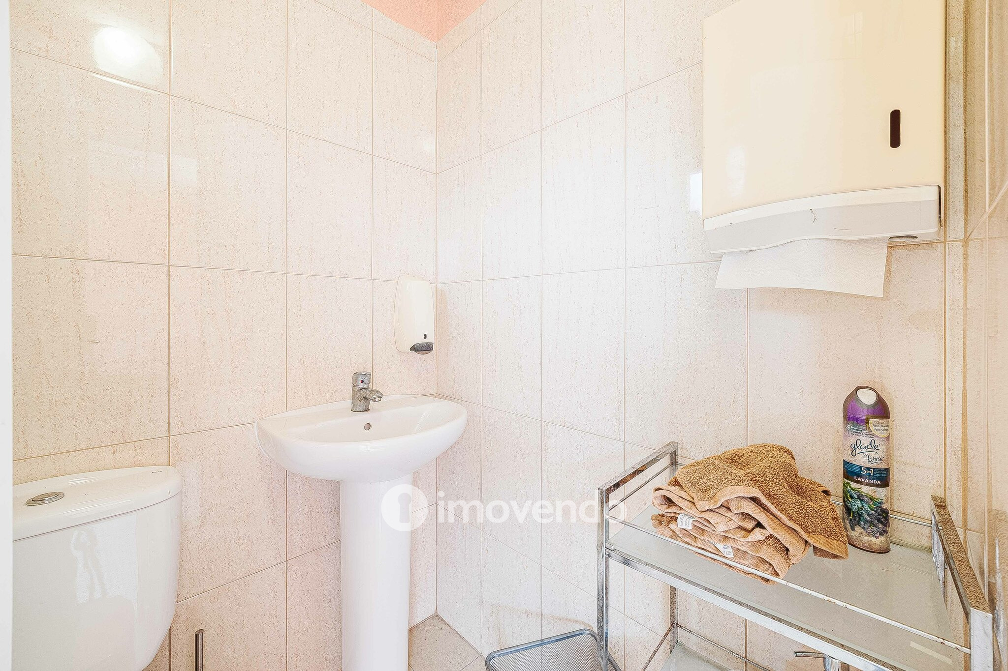 Andar de Moradia T2 Duplex, com garagem e logradouro, no Seixal