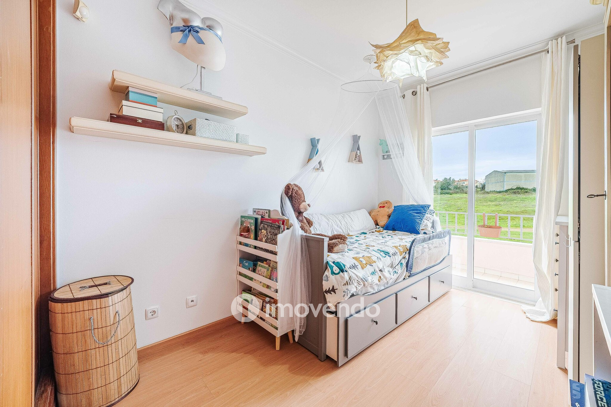 Andar de Moradia T2 Duplex, com garagem e logradouro, no Seixal