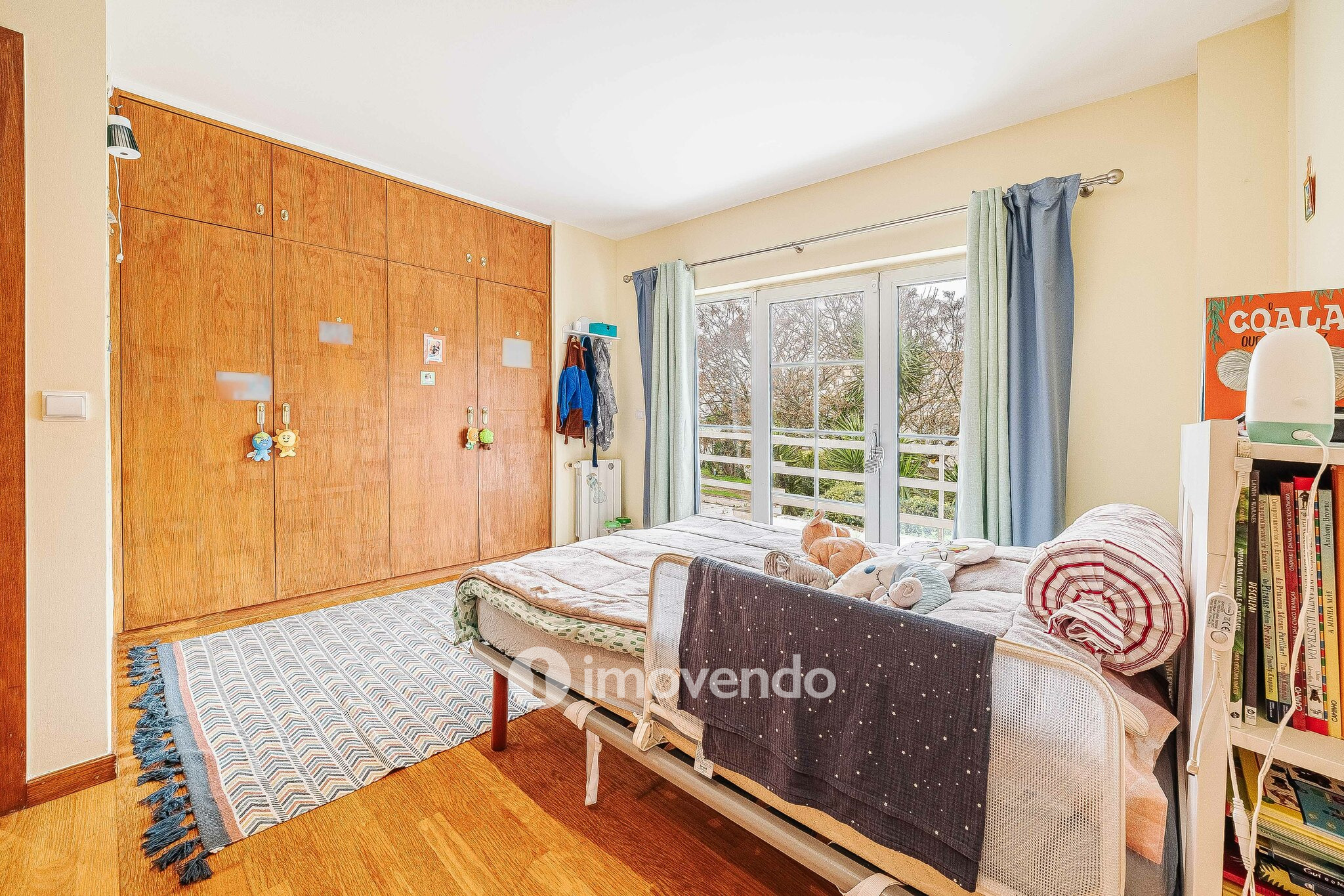 Moradia T5+2 com garagem, em condomínio com piscina, em Murches