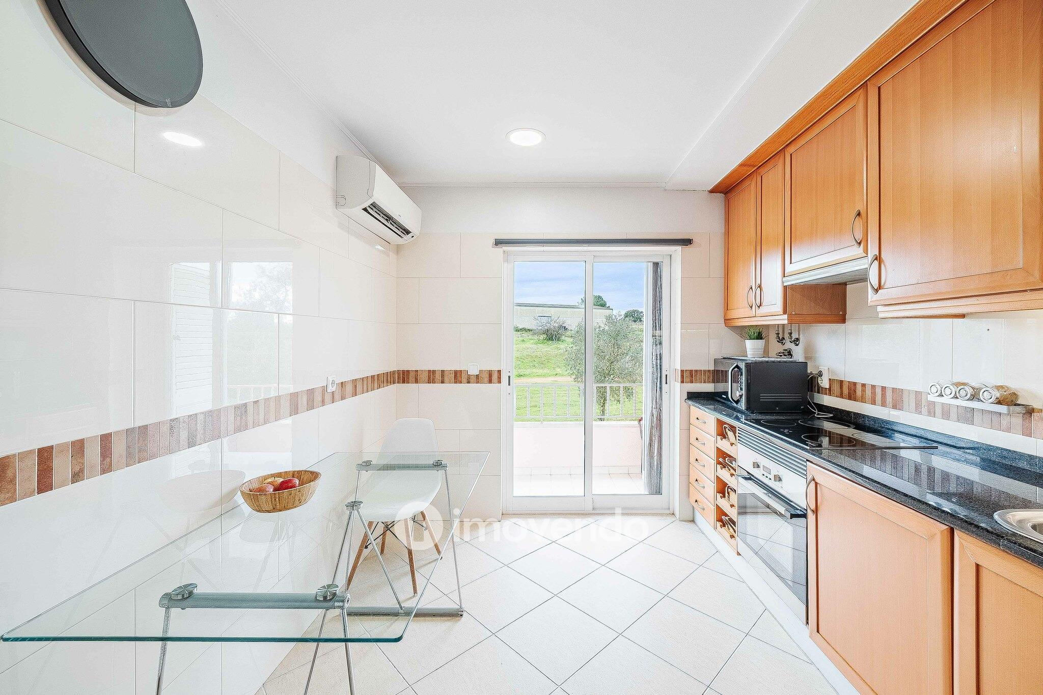 Andar de Moradia T2 Duplex, com garagem e logradouro, no Seixal