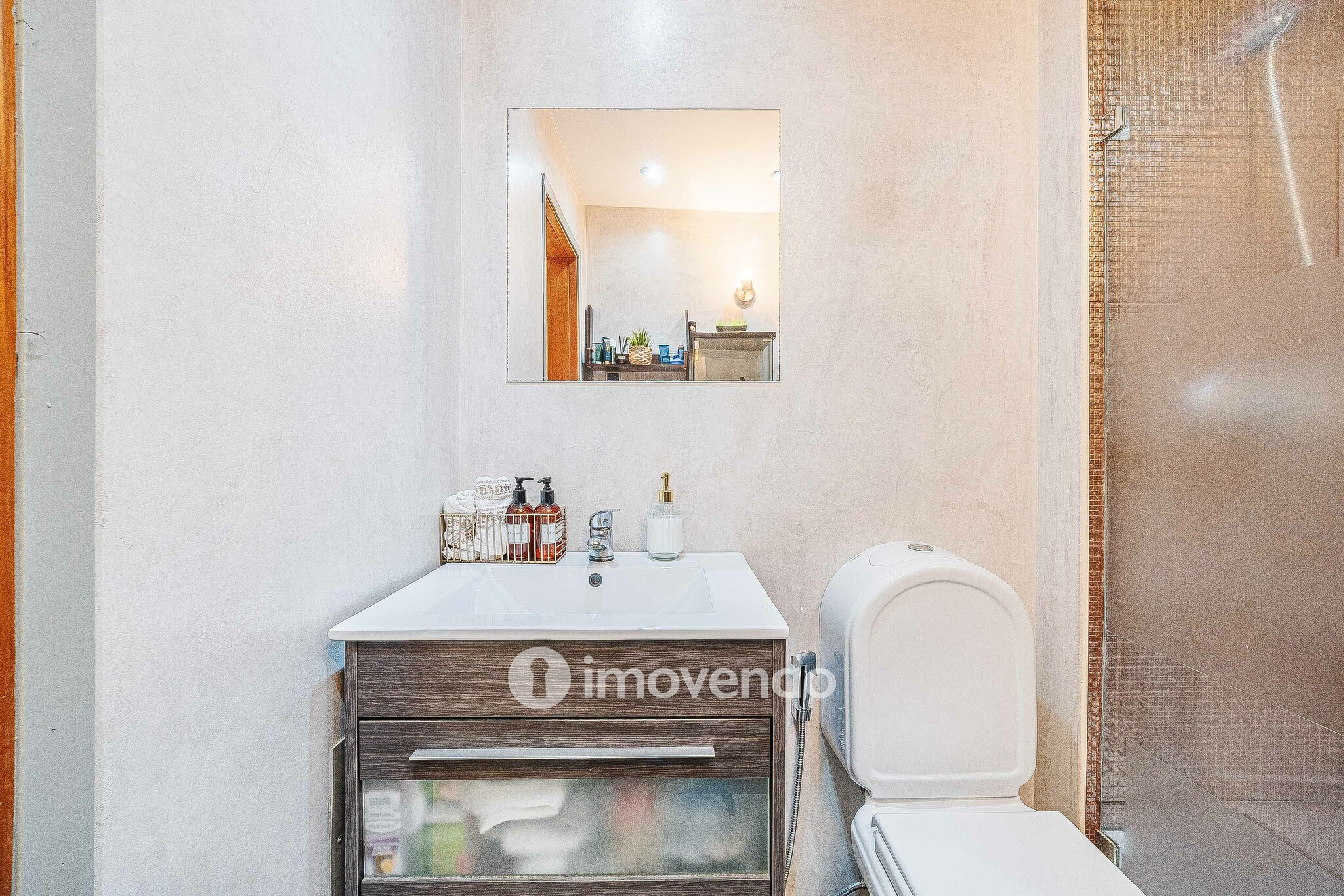 Andar de Moradia T2 Duplex, com garagem e logradouro, no Seixal