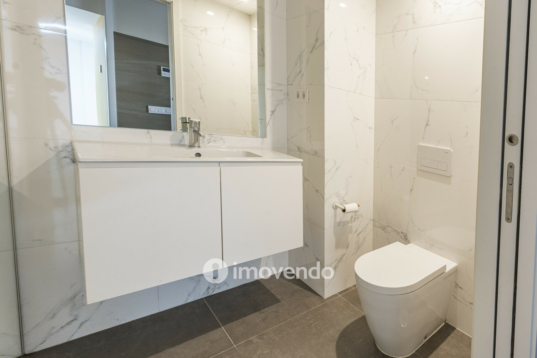 Apartamento T2+1 Duplex, com estacionamento, no Bonfim, Porto