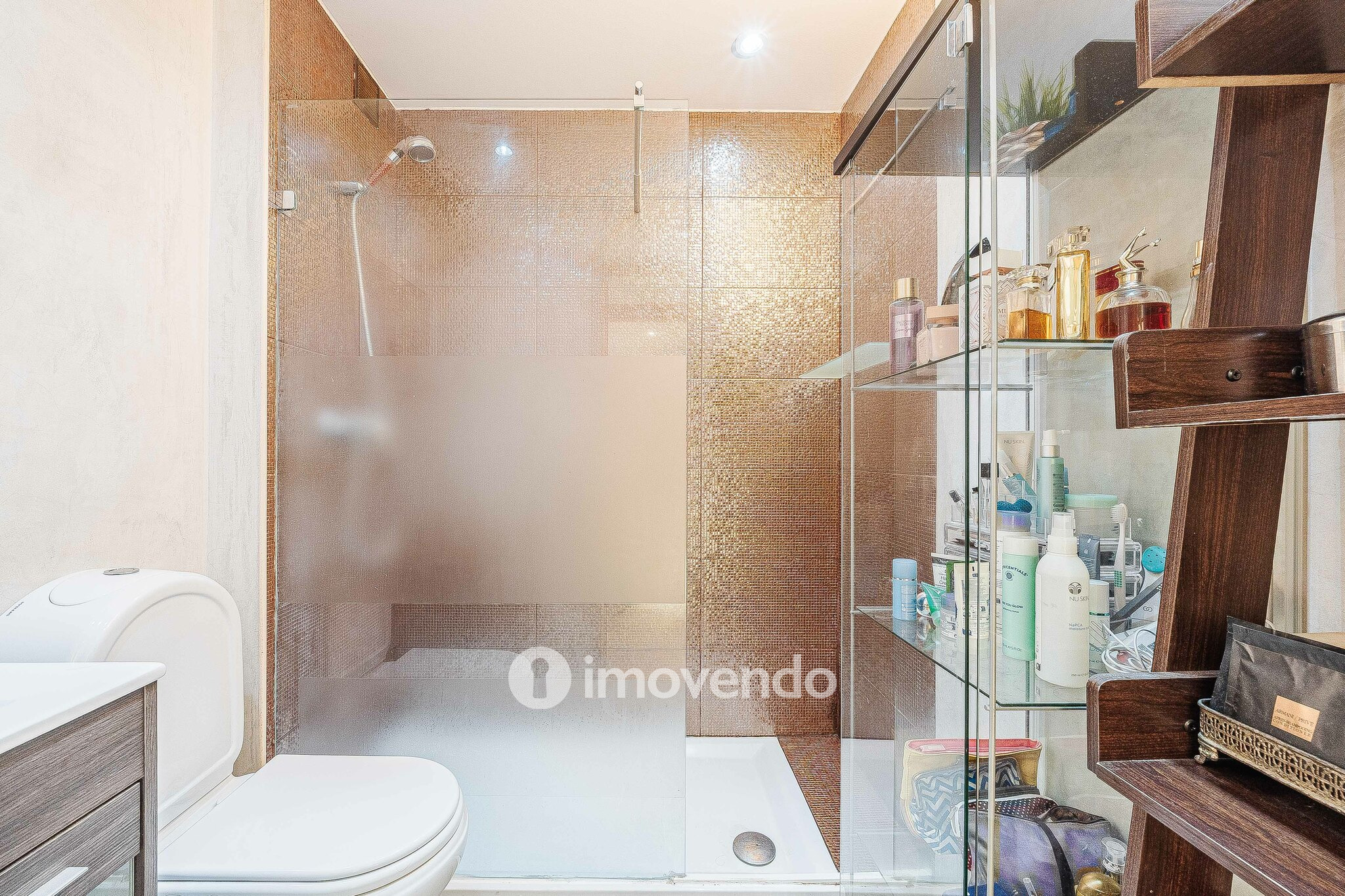 Andar de Moradia T2 Duplex, com garagem e logradouro, no Seixal