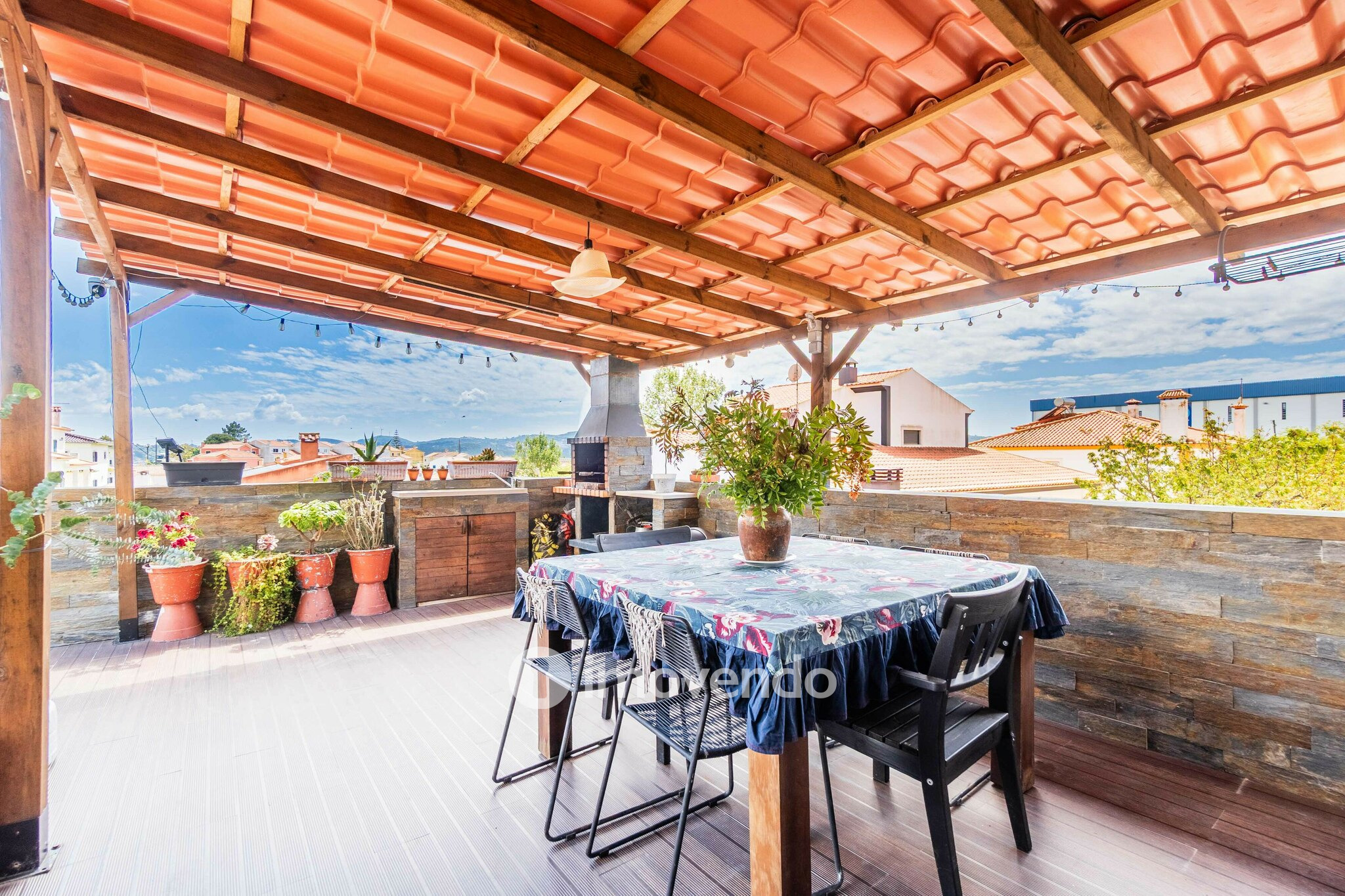 Moradia T5 exclusiva, com piscina e garagem, no Milharado, Mafra