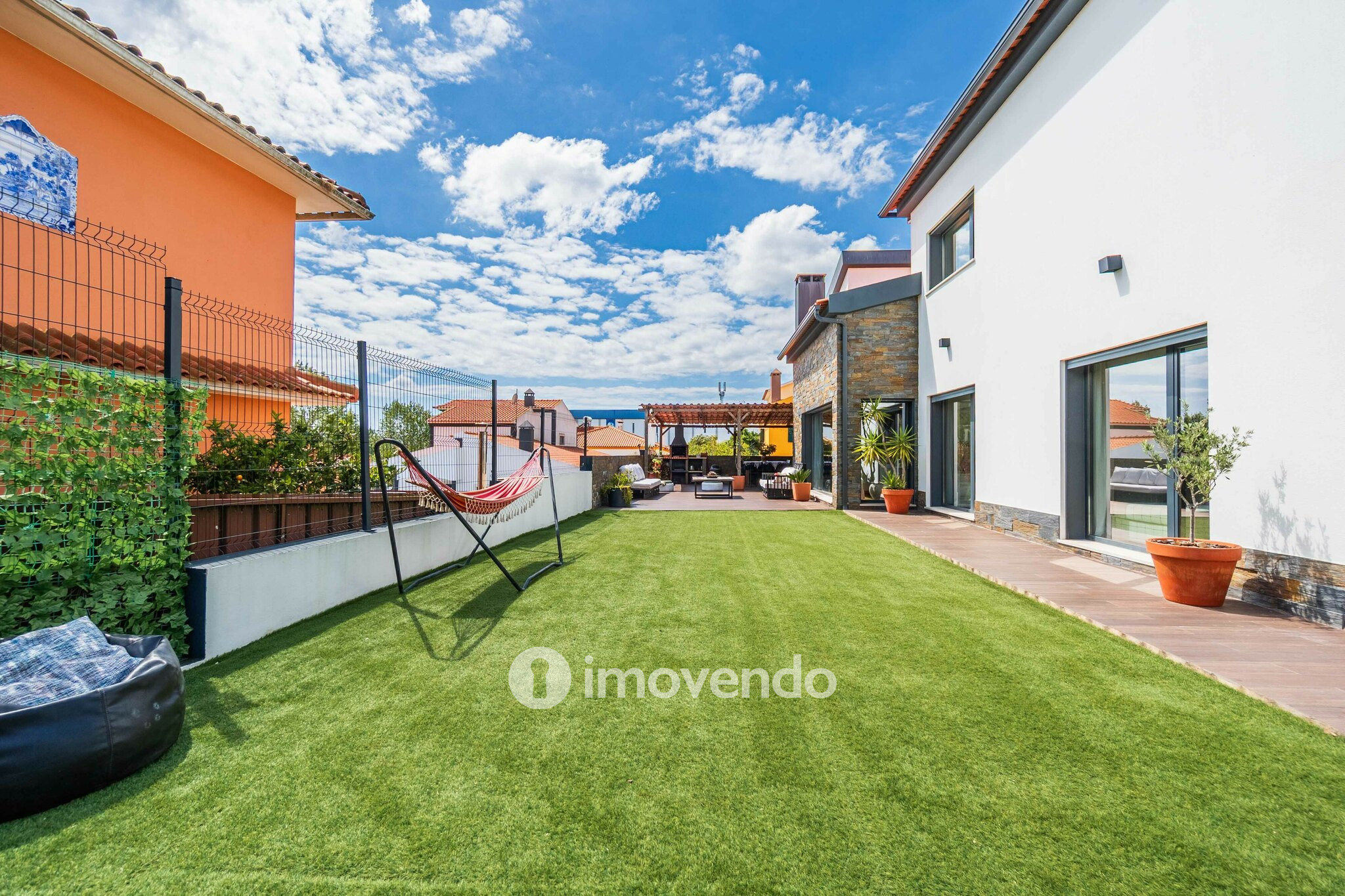 Moradia T5 exclusiva, com piscina e garagem, no Milharado, Mafra