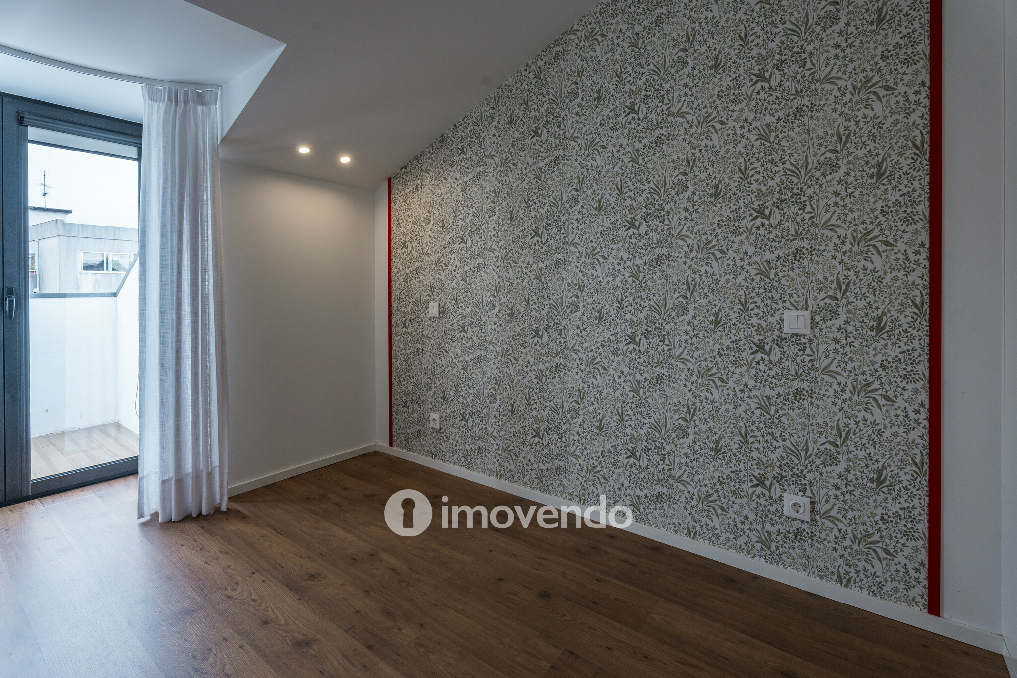 Apartamento T2+1 Duplex, com estacionamento, no Bonfim, Porto