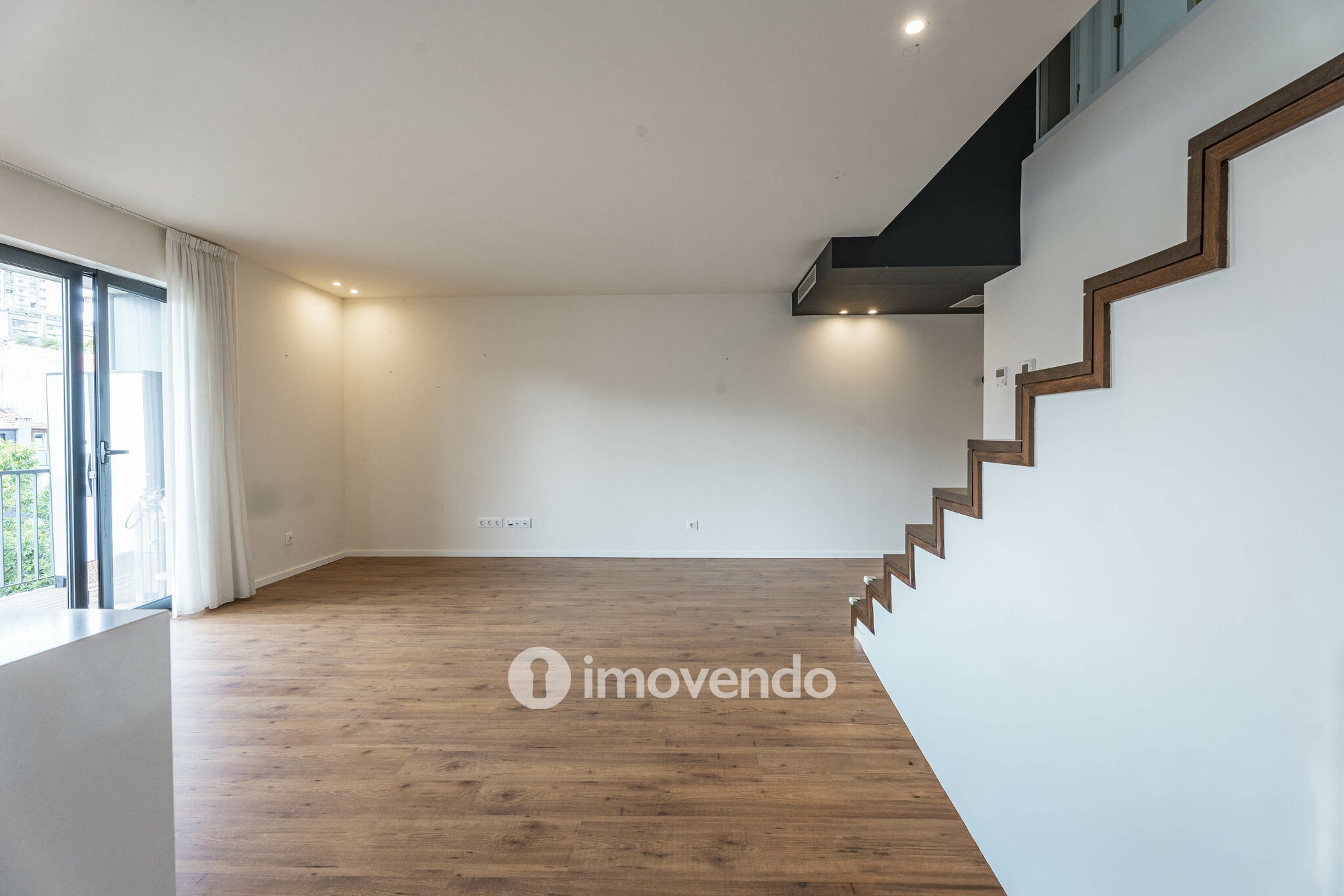 Apartamento T2+1 Duplex, com estacionamento, no Bonfim, Porto