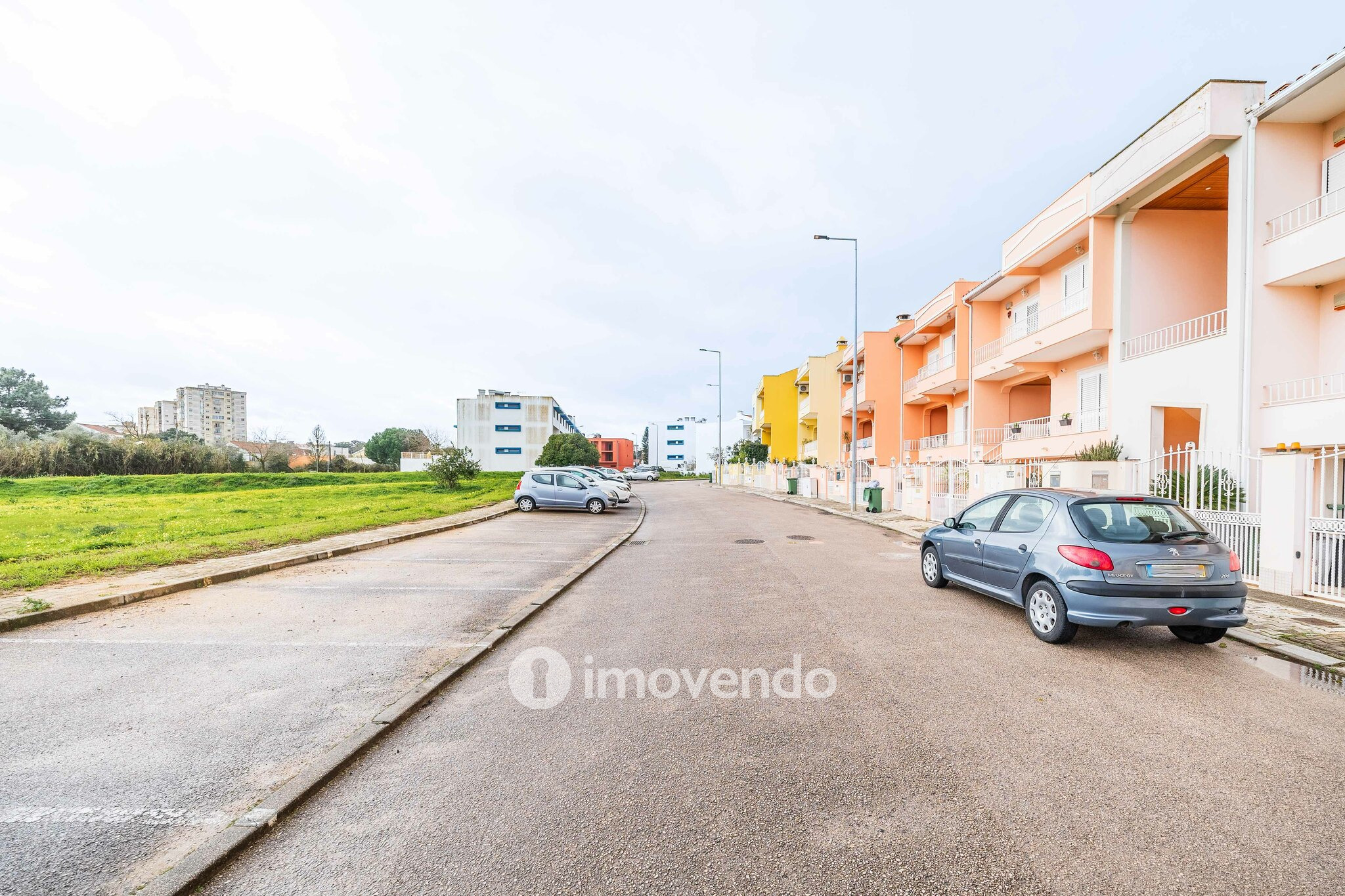 Andar de Moradia T2 Duplex, com garagem e logradouro, no Seixal