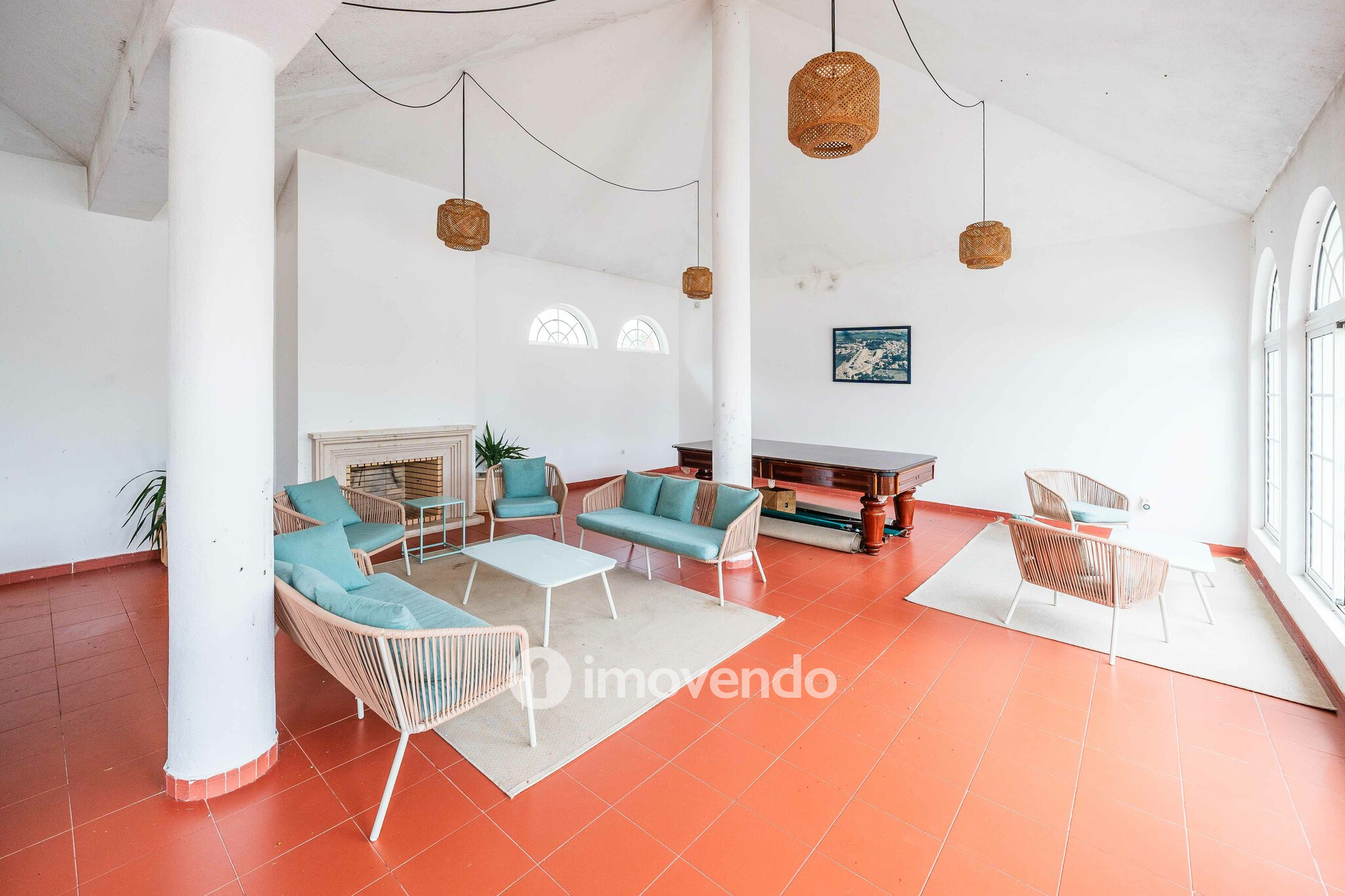 Moradia T5+2 com garagem, em condomínio com piscina, em Murches