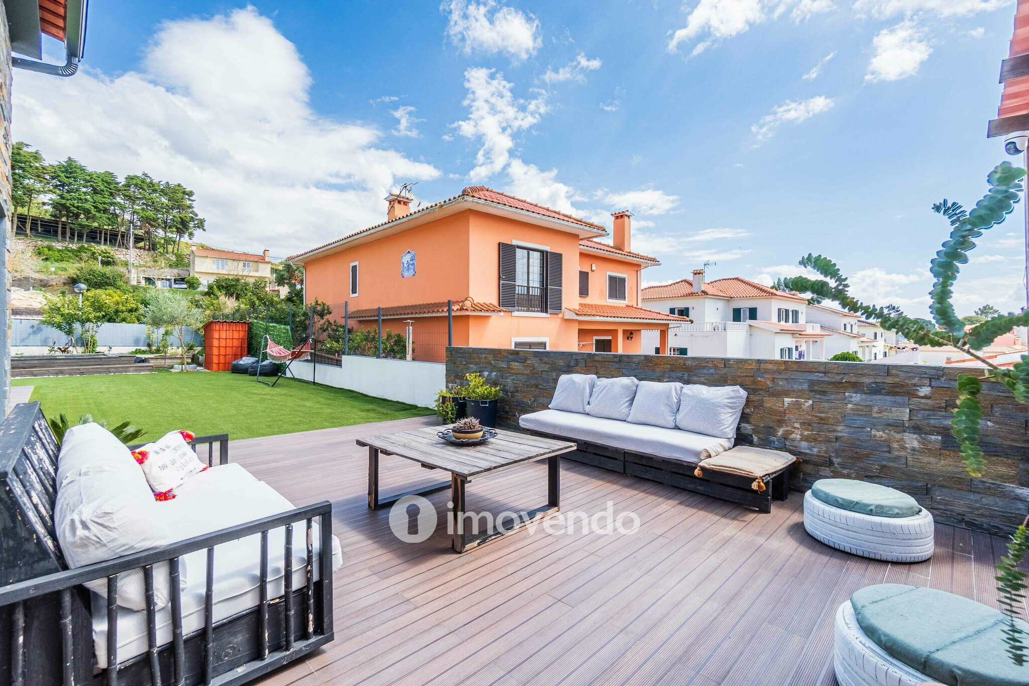 Moradia T5 exclusiva, com piscina e garagem, no Milharado, Mafra