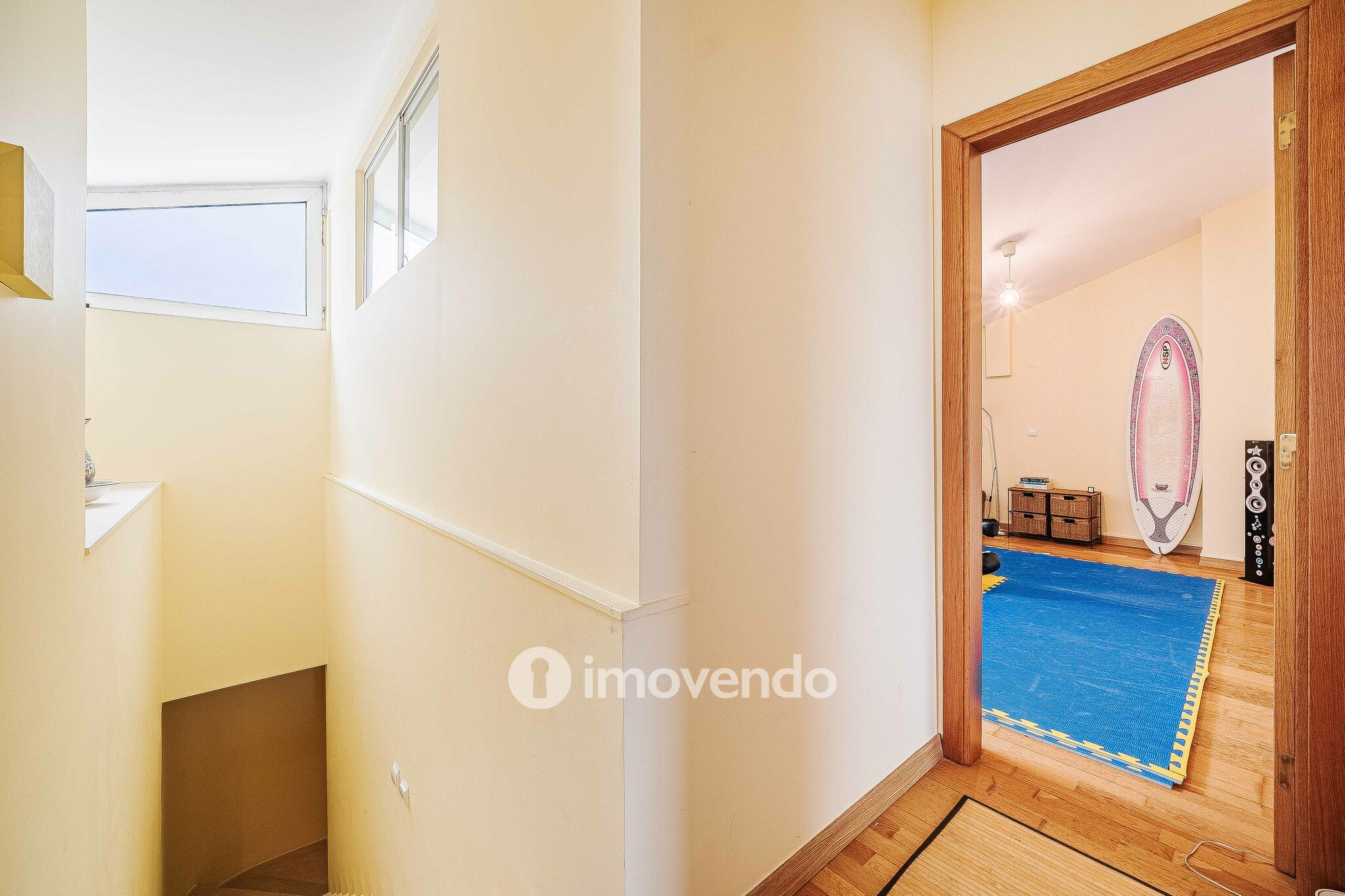 Moradia T5+2 com garagem, em condomínio com piscina, em Murches