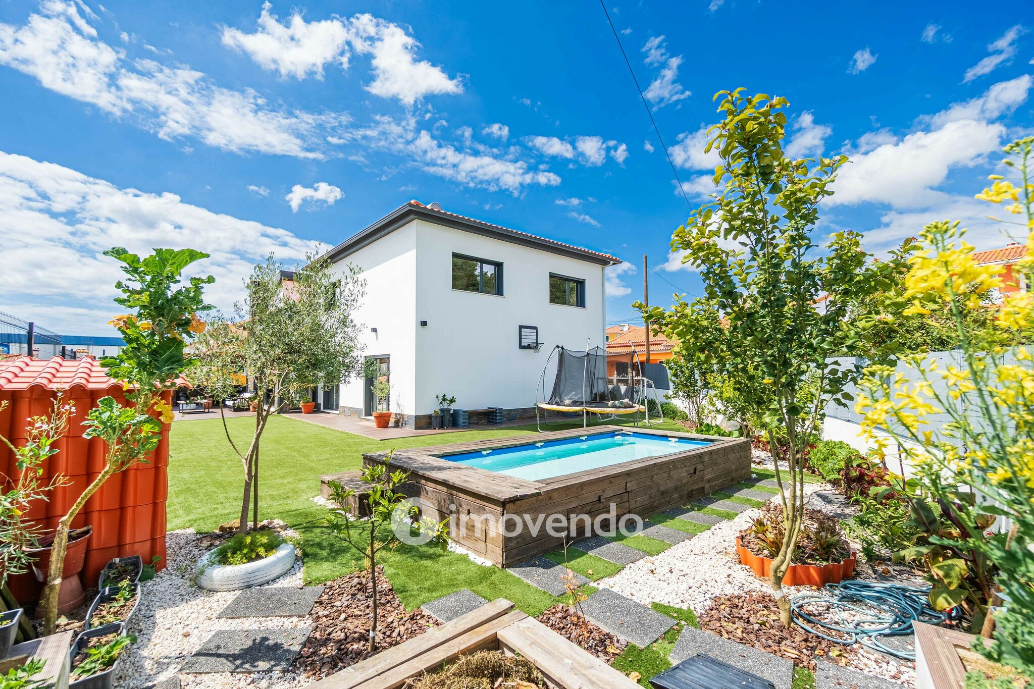 Moradia T5 exclusiva, com piscina e garagem, no Milharado, Mafra
