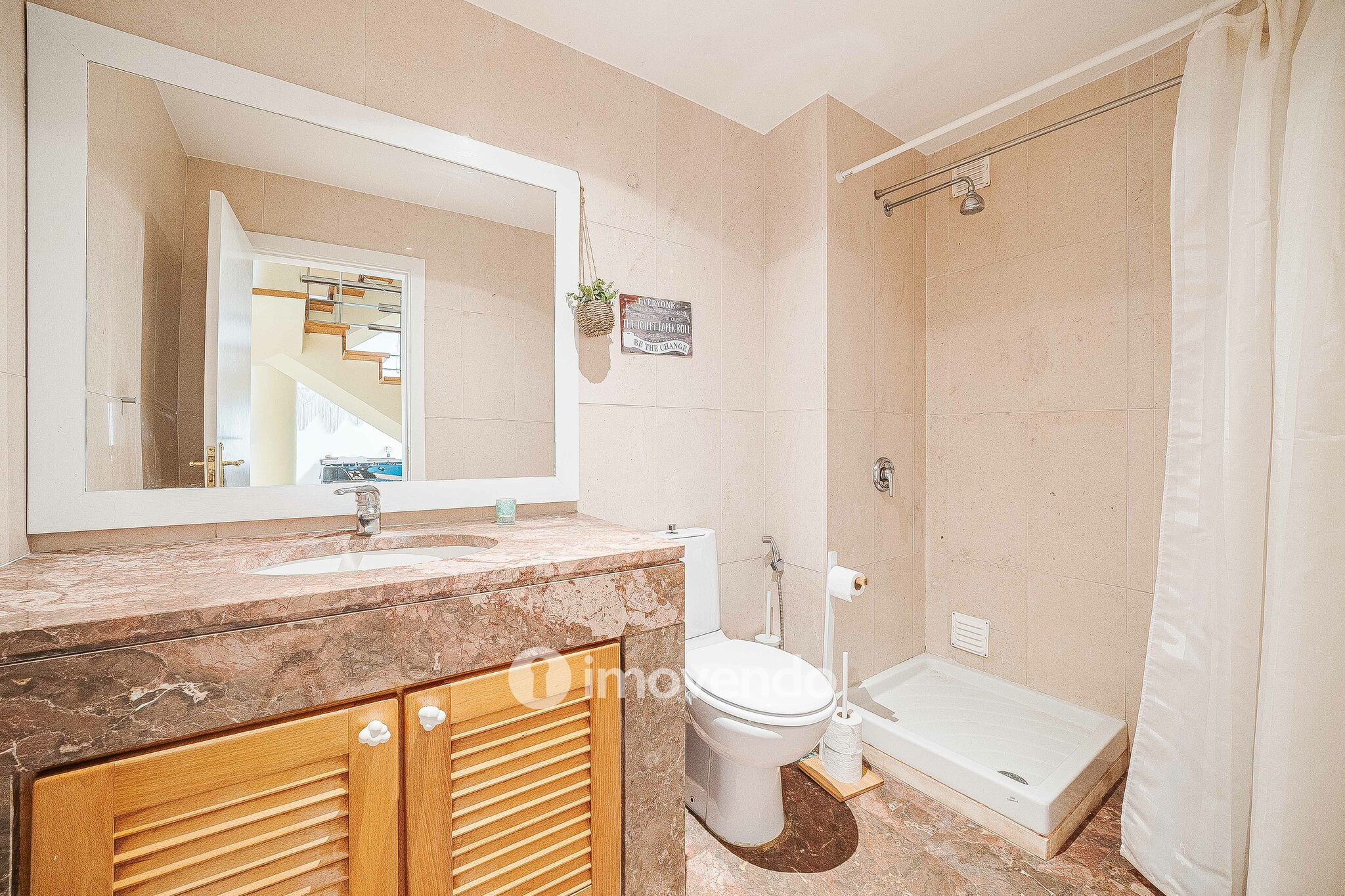 Moradia T5+2 com garagem, em condomínio com piscina, em Murches