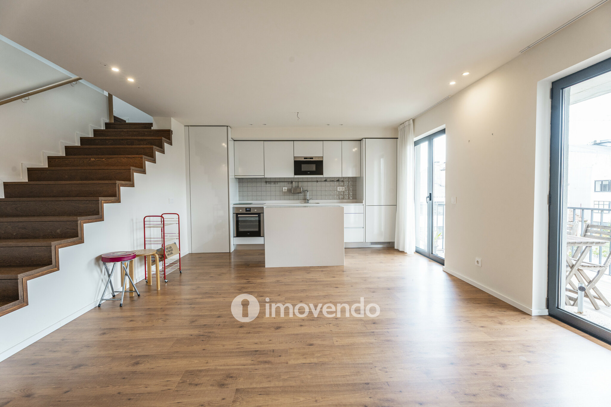 Apartamento T2+1 Duplex, com estacionamento, no Bonfim, Porto