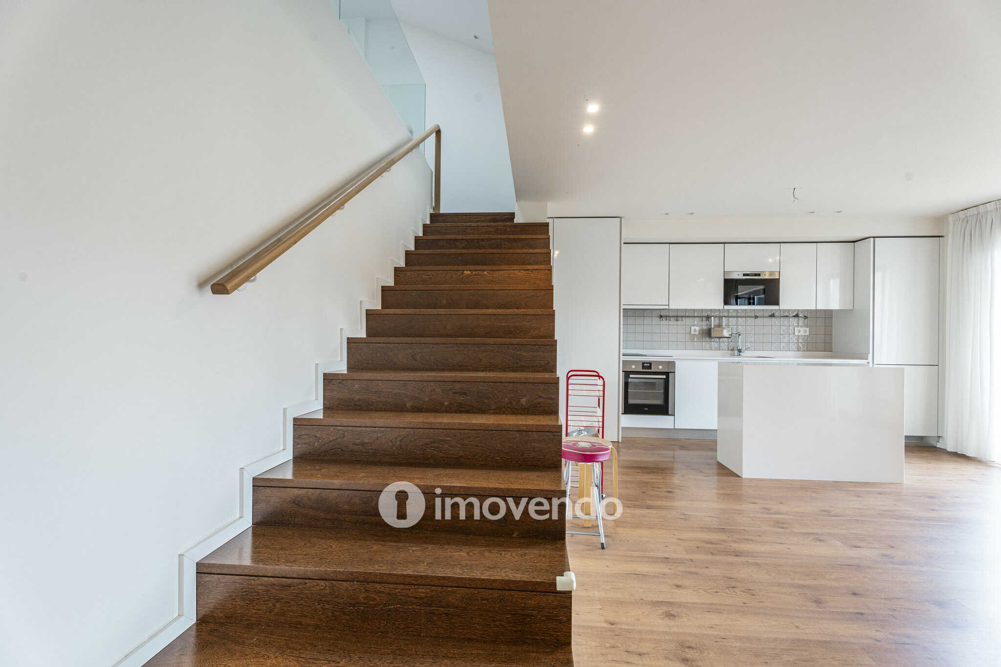 Apartamento T2+1 Duplex, com estacionamento, no Bonfim, Porto